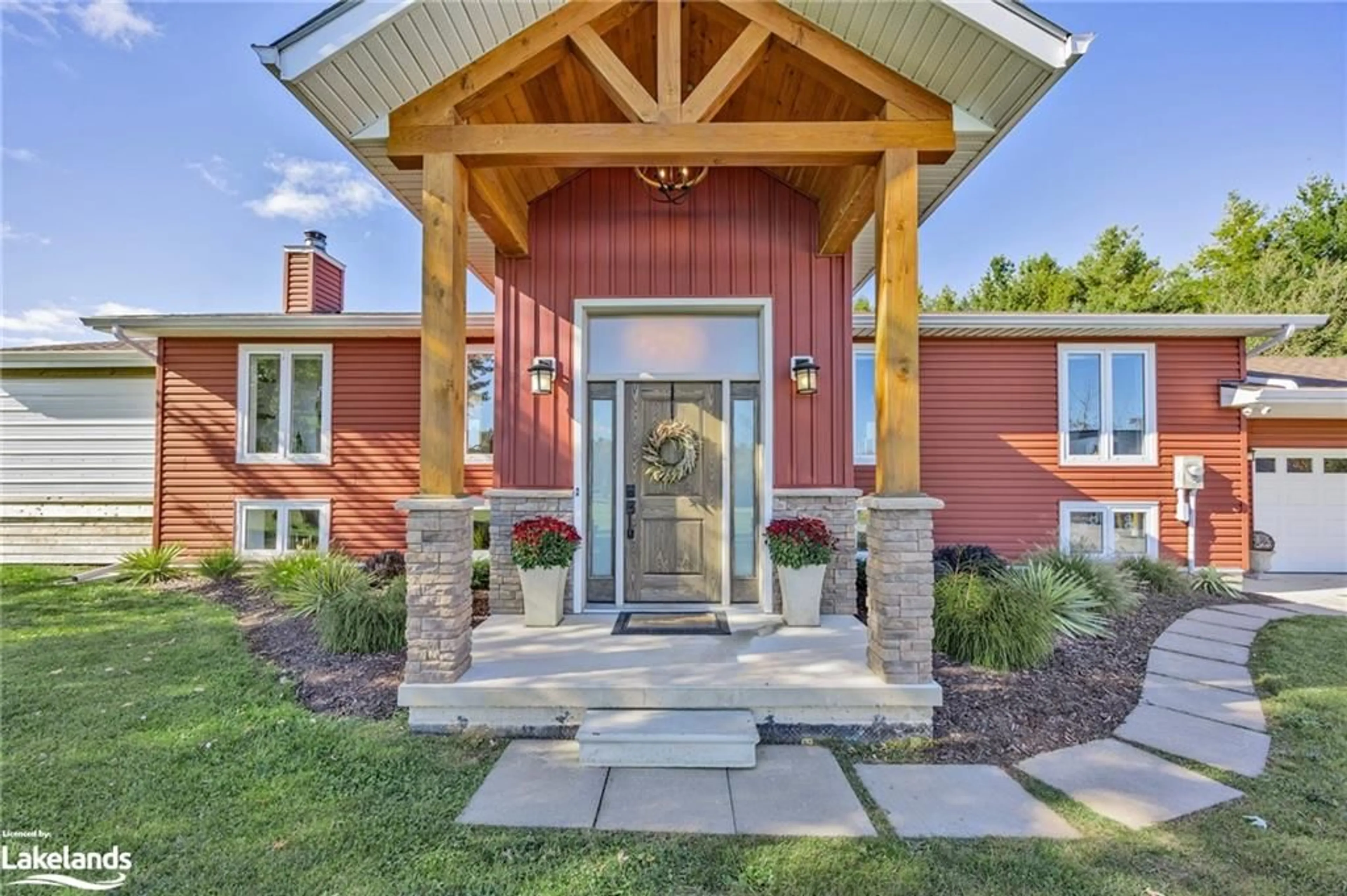 Indoor entryway, wood floors for 111 Fawcett Lane, Clarksburg Ontario N0H 1J0