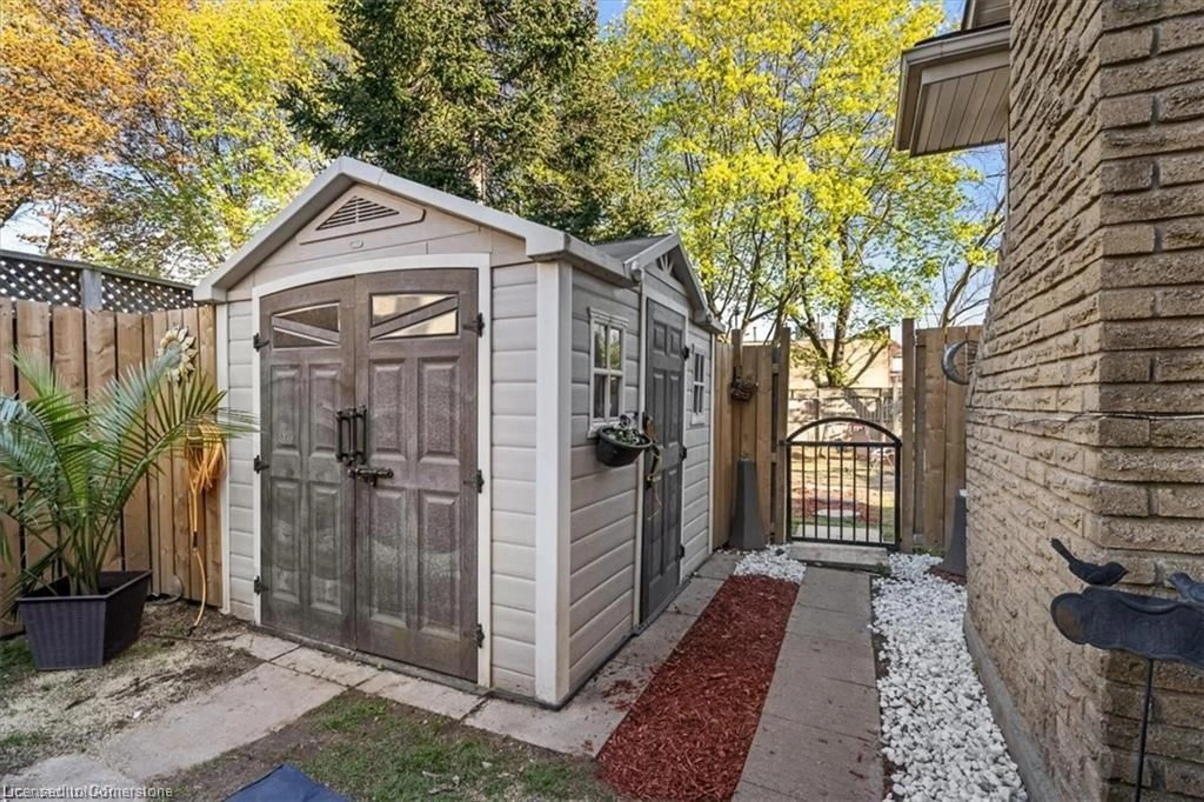 Shed for 2 1/2 Leaside Dr, St. Catharines Ontario L2M 4G5