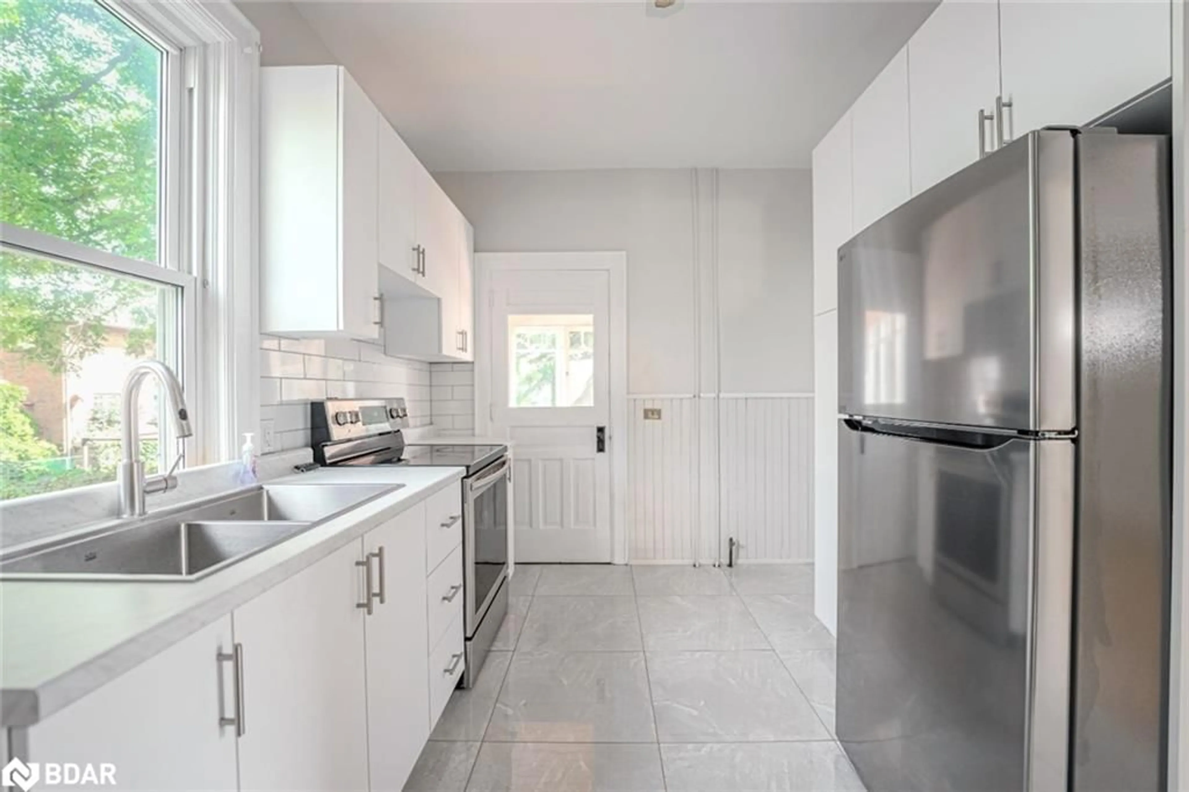 Standard kitchen, wood floors, cottage for 243 Dunlop St, Barrie Ontario L4M 1B6