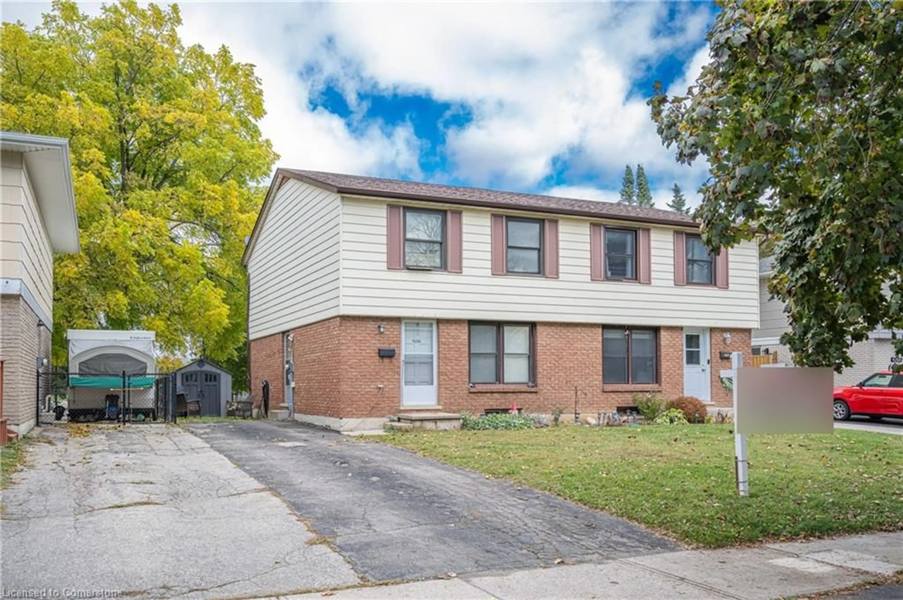 A pic from exterior of the house or condo, the street view for 428B Dunvegan Dr, Waterloo Ontario N2K 2C7