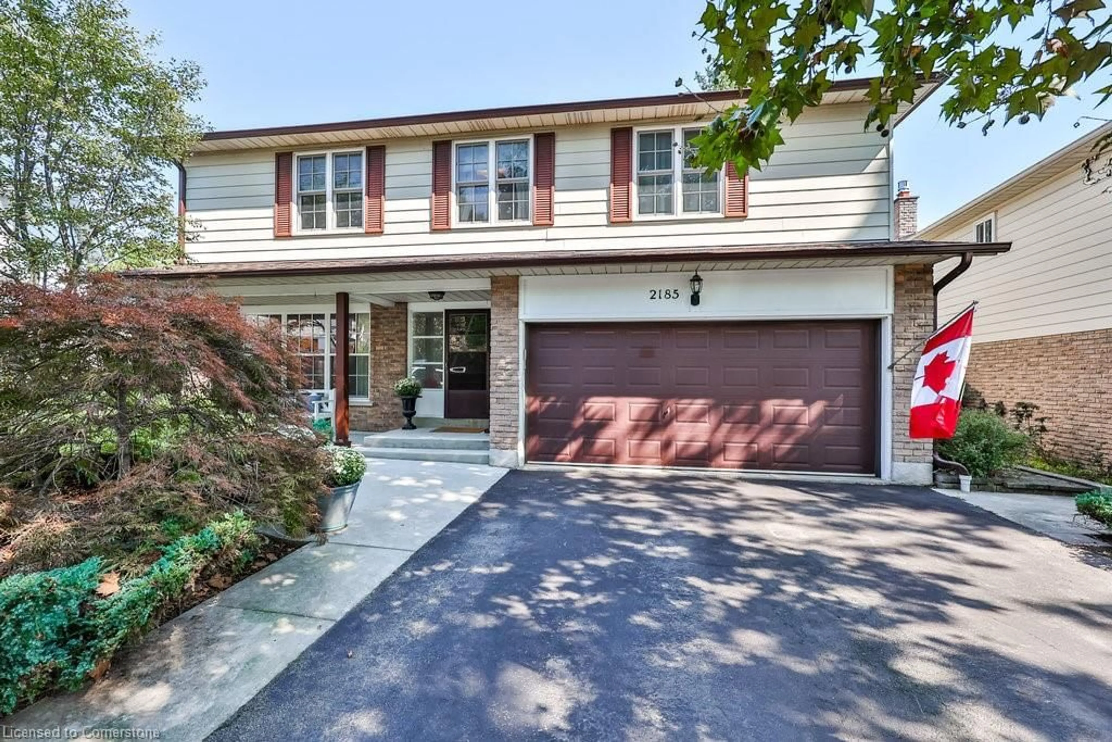 Home with brick exterior material for 2185 Blackburn Crt, Burlington Ontario L7P 4B3