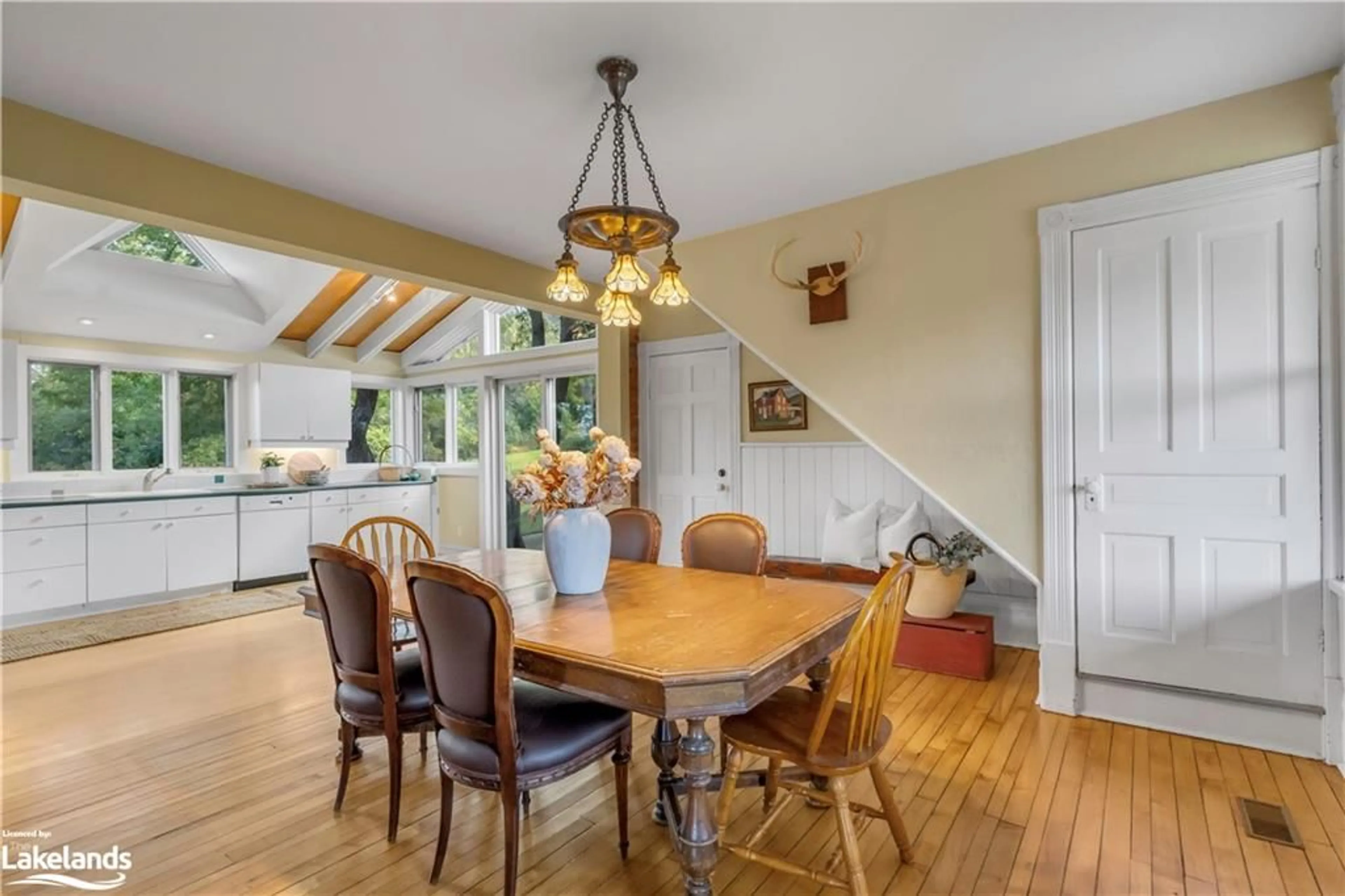 Dining room, wood floors, cottage for 190 Old Lakeshore Road Rd, The Blue Mountains Ontario N0H 1J0