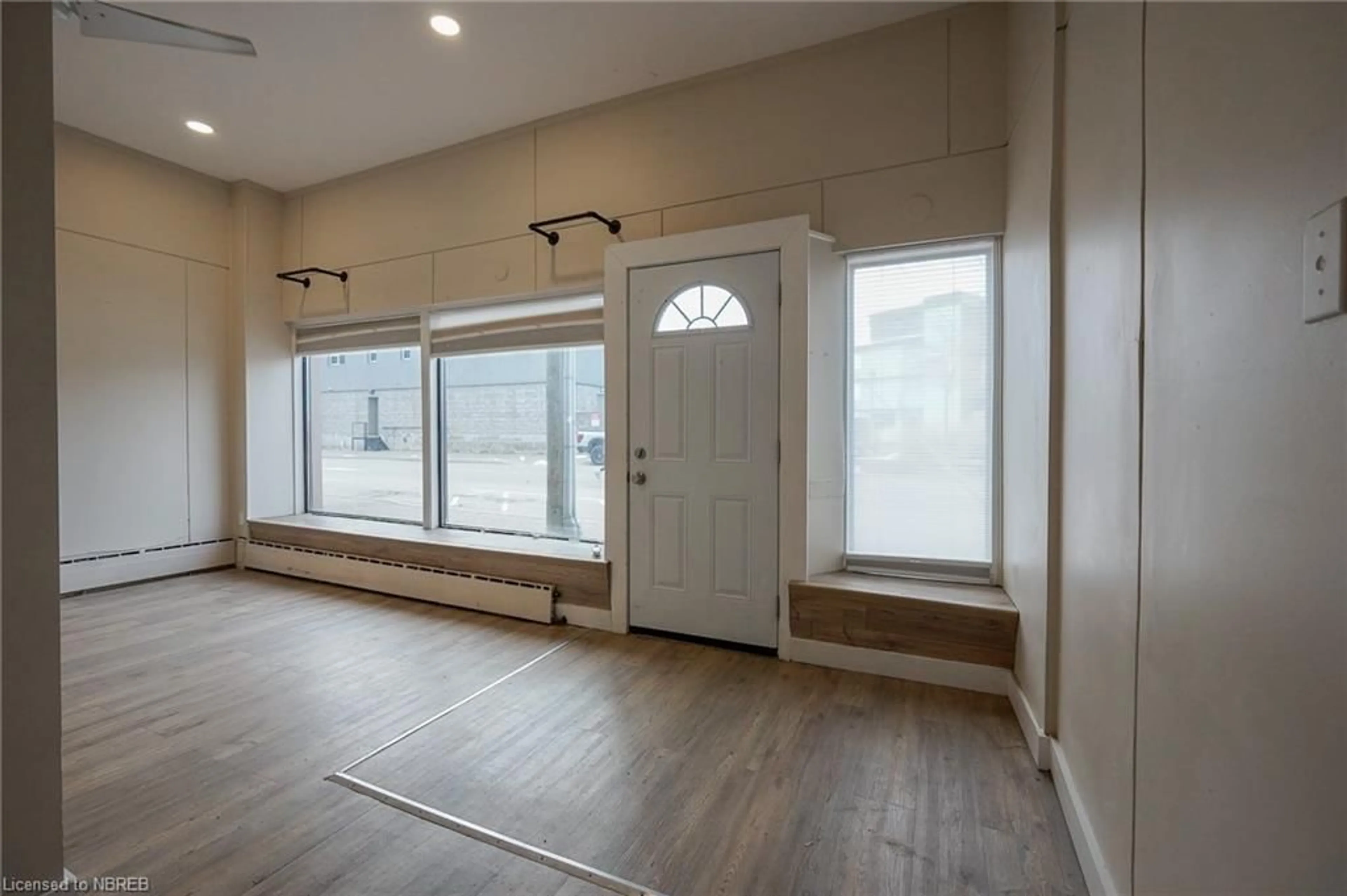 Indoor entryway, wood floors for 340 Mcintyre St, North Bay Ontario P1B 2Z1