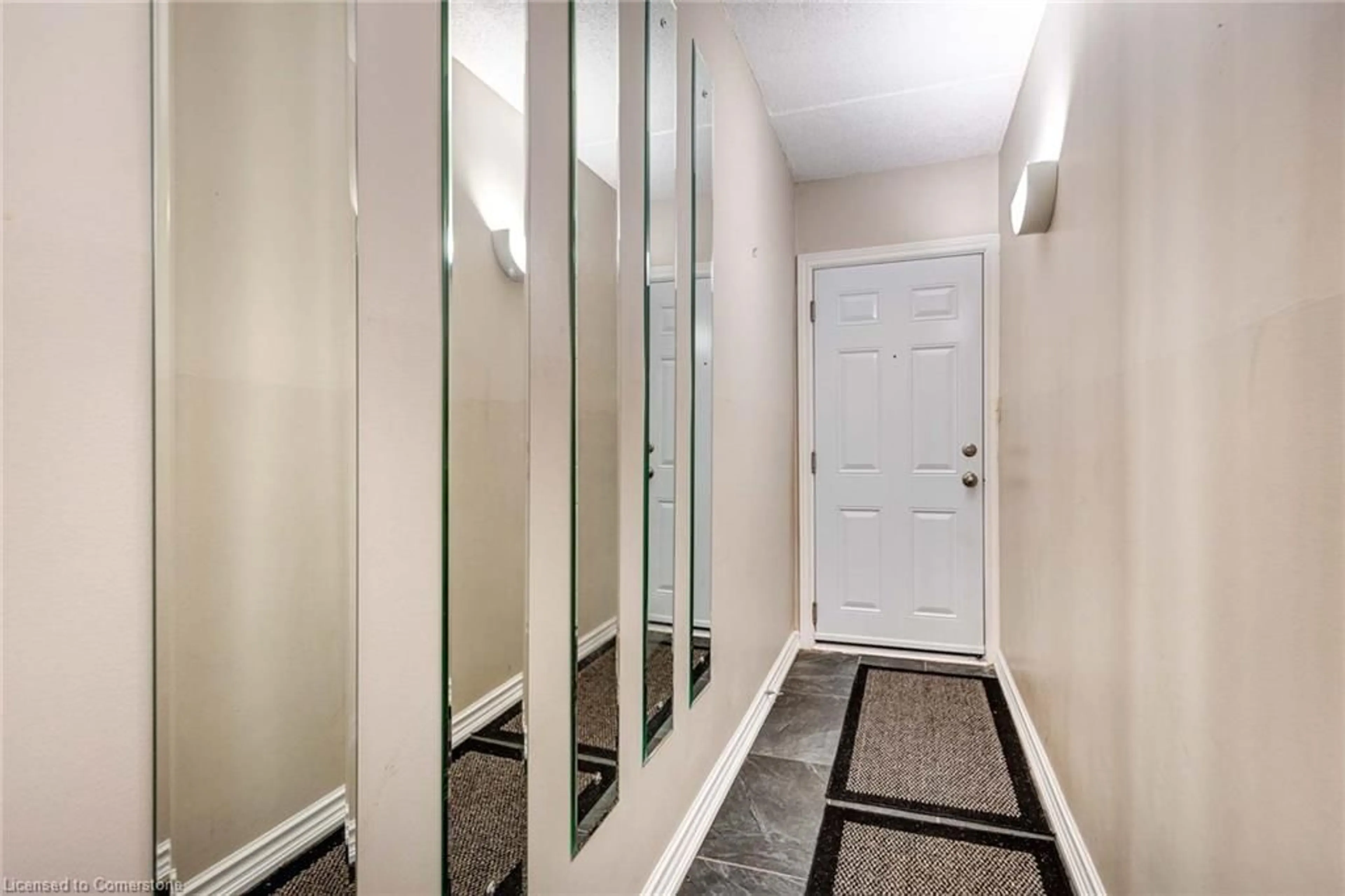 Indoor entryway, wood floors for 2040 Cleaver Ave #213, Burlington Ontario L7M 4C4