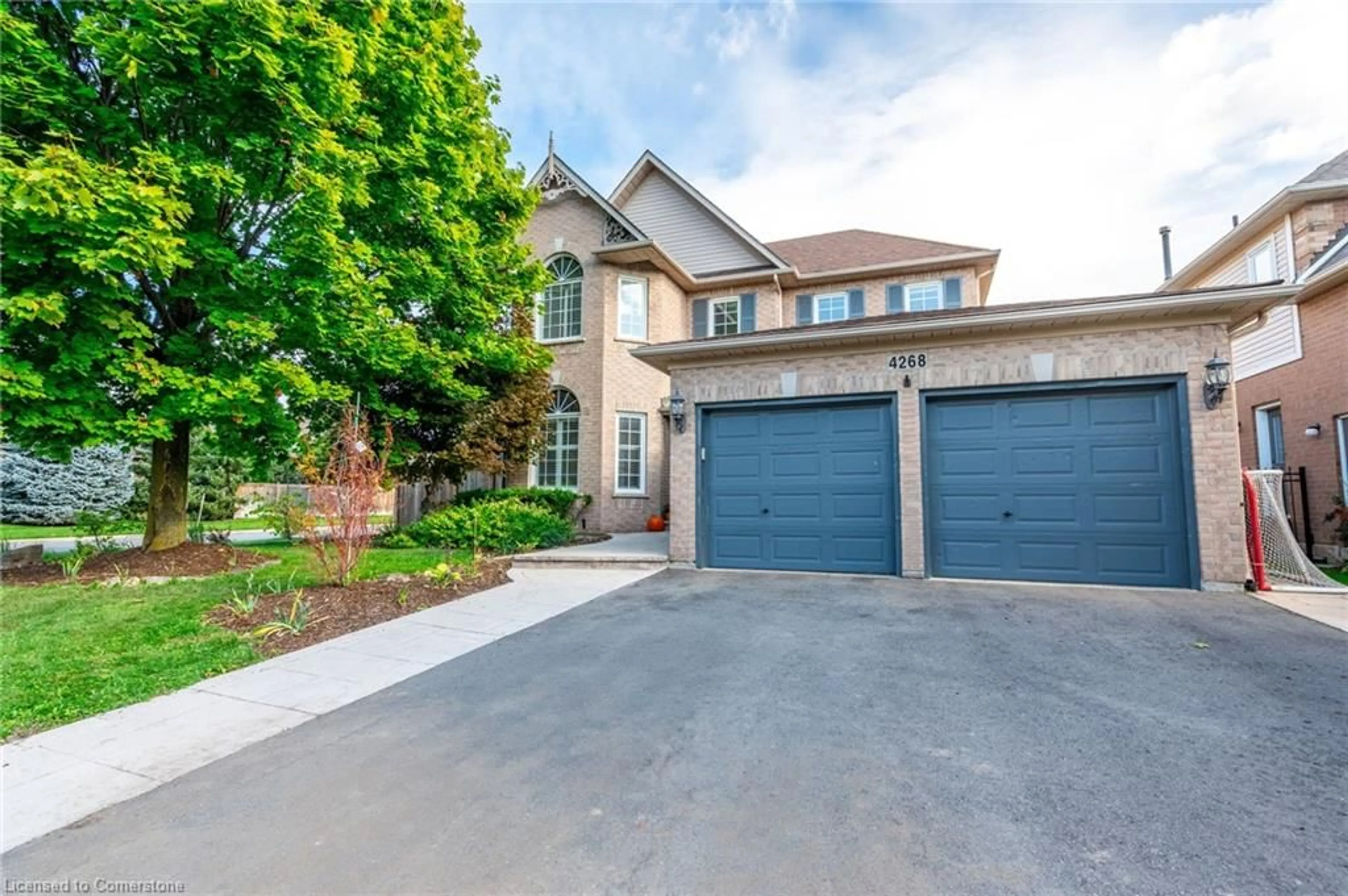 Frontside or backside of a home, the street view for 4268 Millcroft Park Dr, Burlington Ontario L7M 4J6