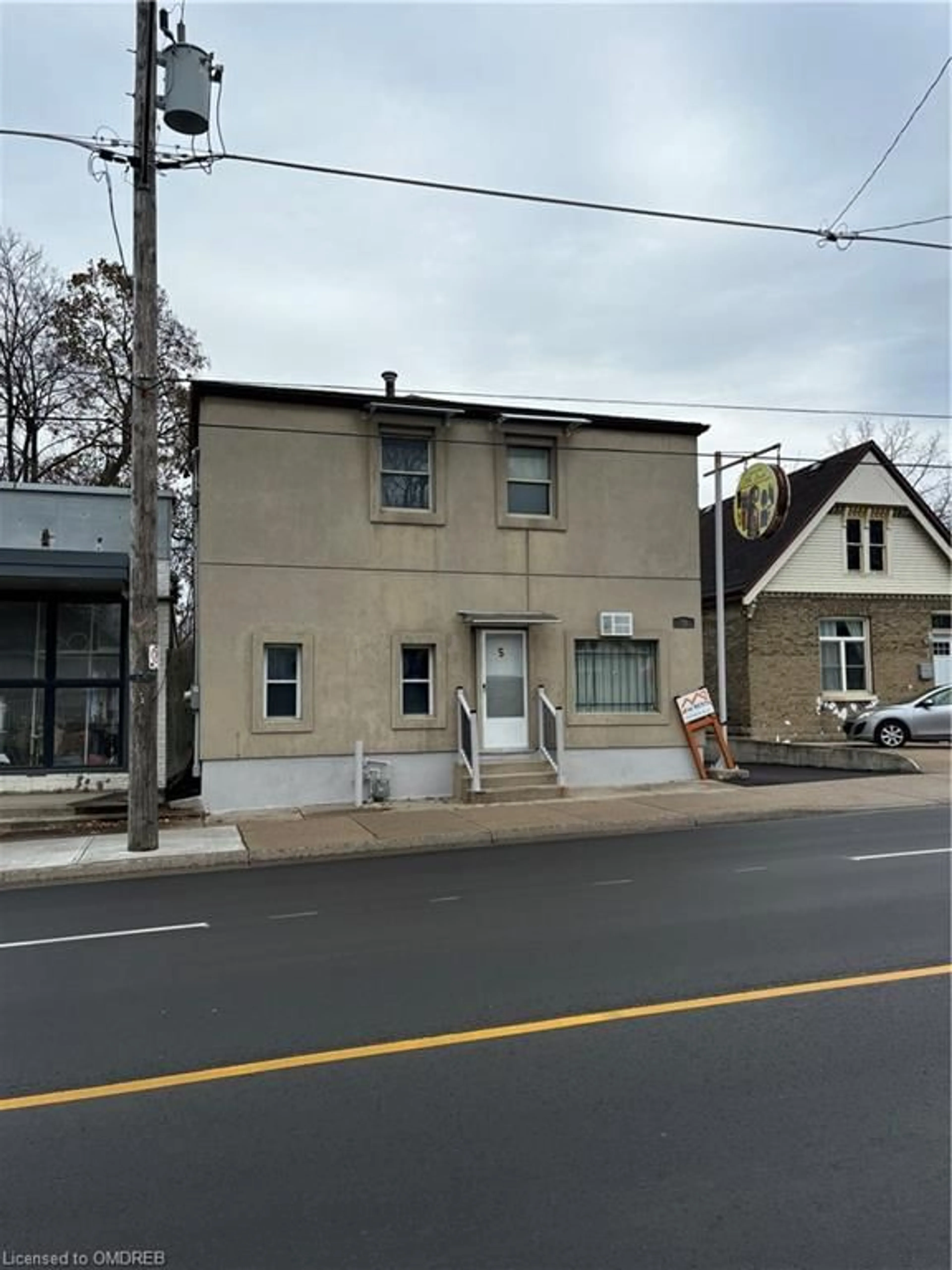 A pic from exterior of the house or condo, the front or back of building for 34 Adelaide St, London Ontario N5Z 3K2