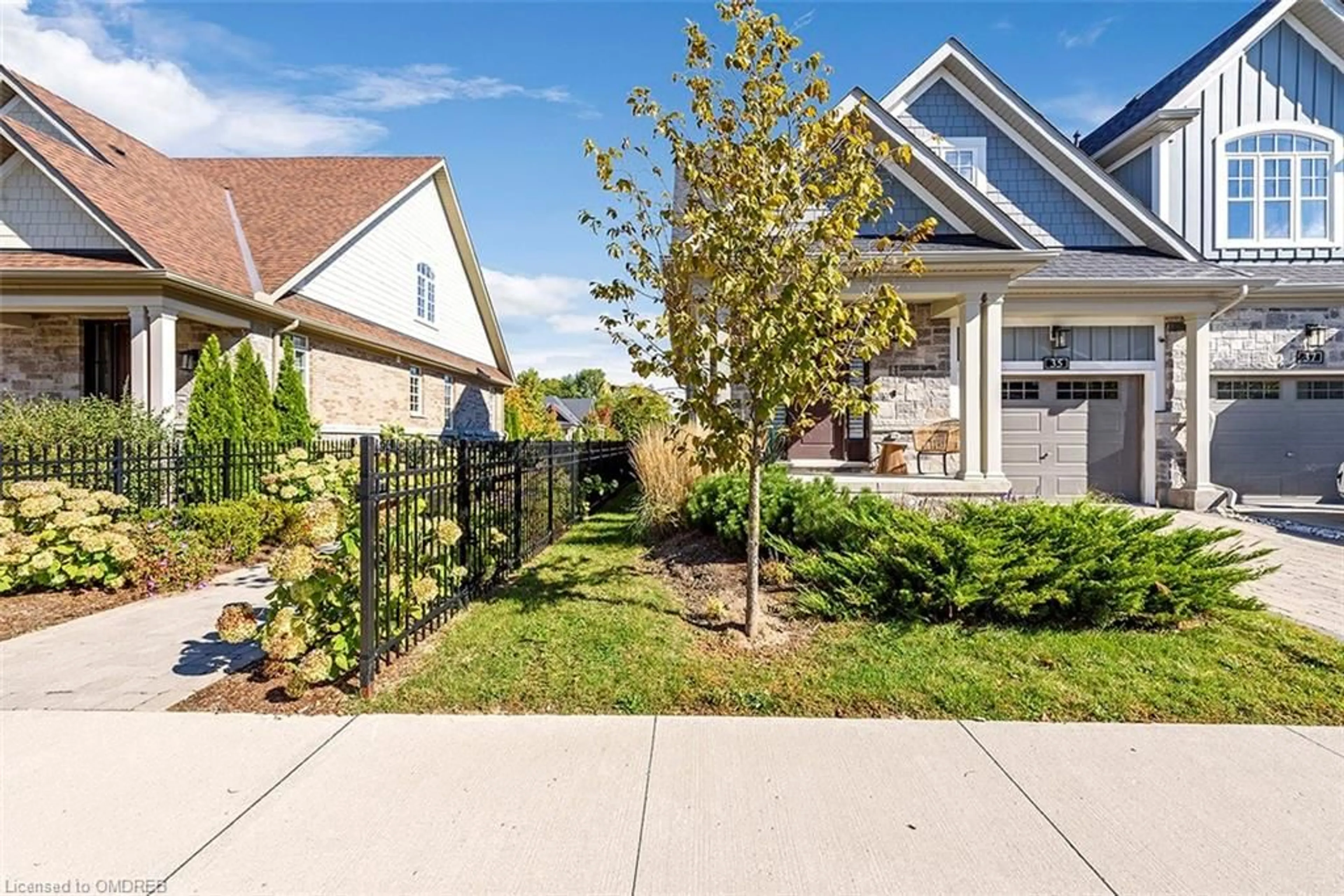 A pic from exterior of the house or condo, the fenced backyard for 35 Windsor Cir, Niagara-on-the-Lake Ontario L7S 1J0