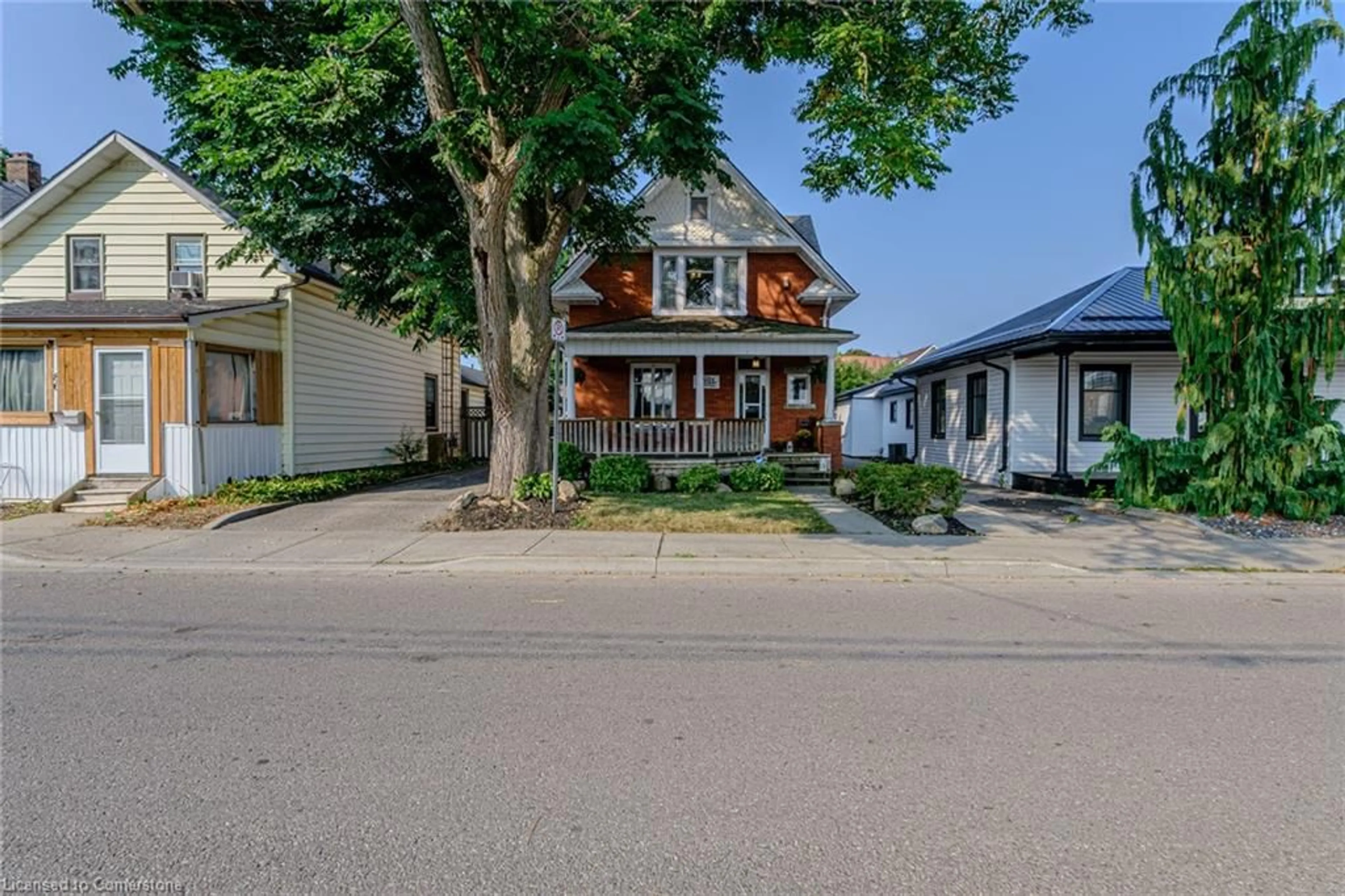 A pic from exterior of the house or condo, the street view for 80 Kent St, Simcoe Ontario N3Y 2Y1