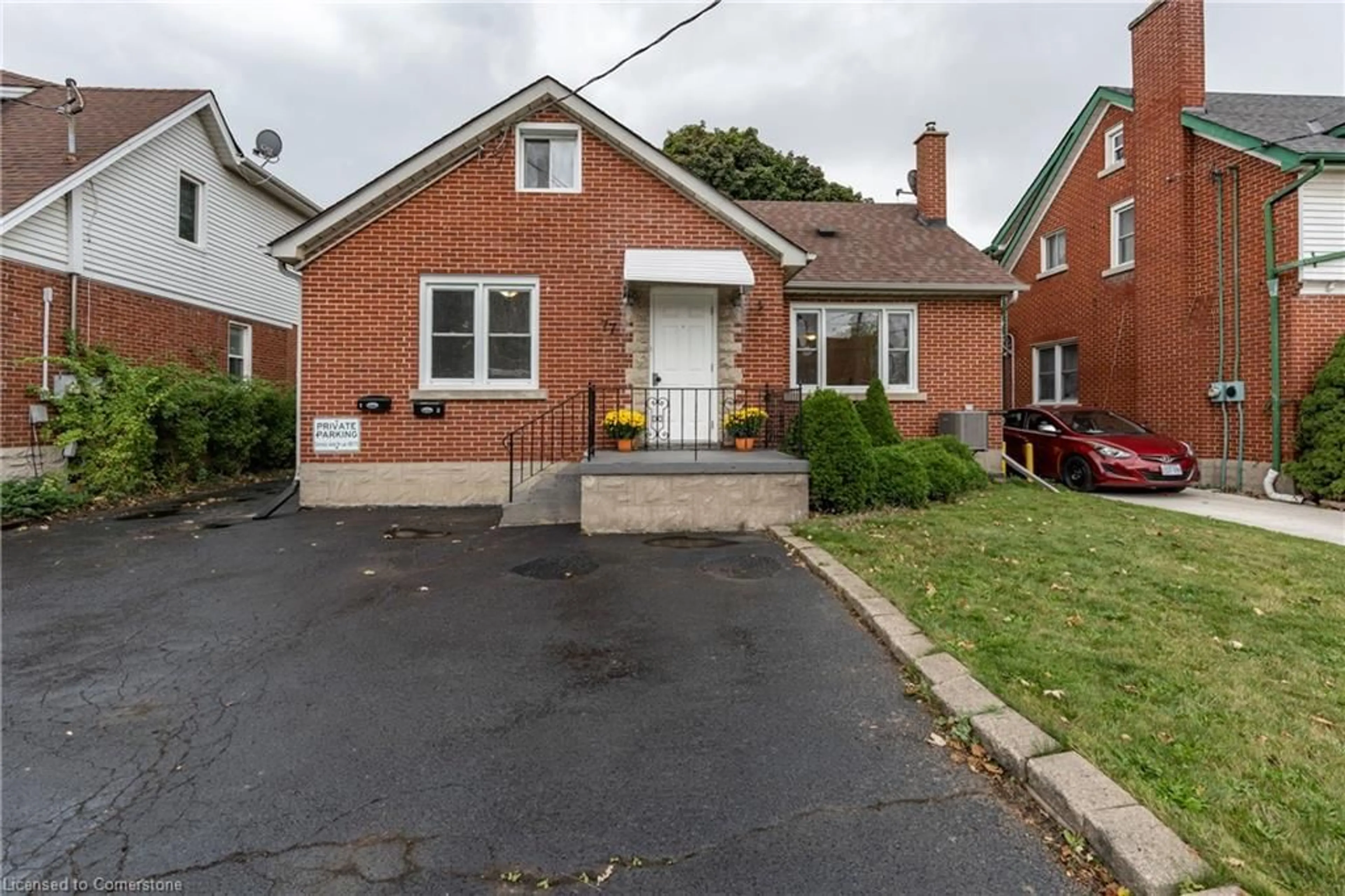 Frontside or backside of a home for 77 Bruce St, Kitchener Ontario N2B 1Y7