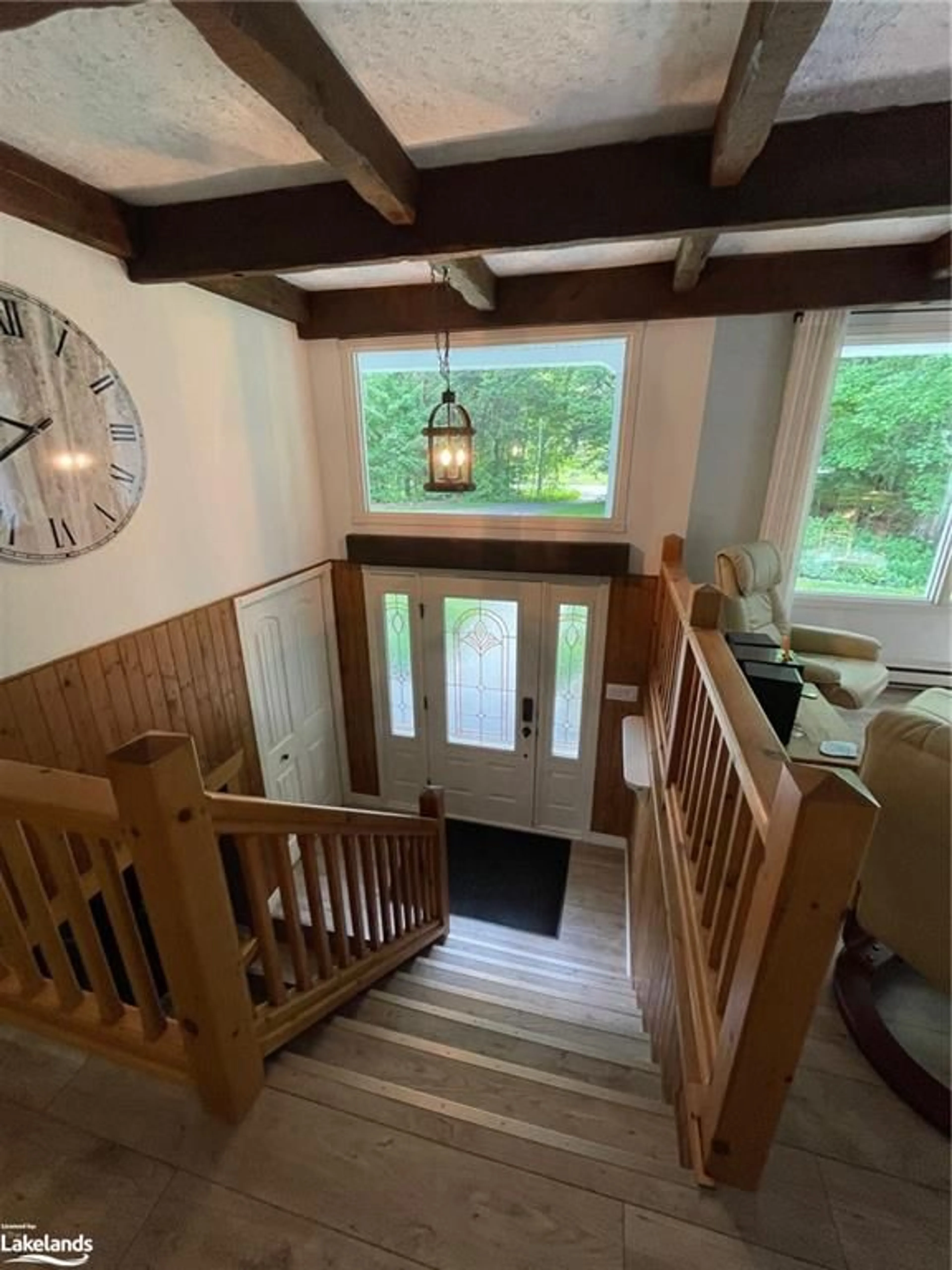 Indoor foyer, wood floors for 145 Rankin Lake Road, Seguin Ontario P2A 0B2