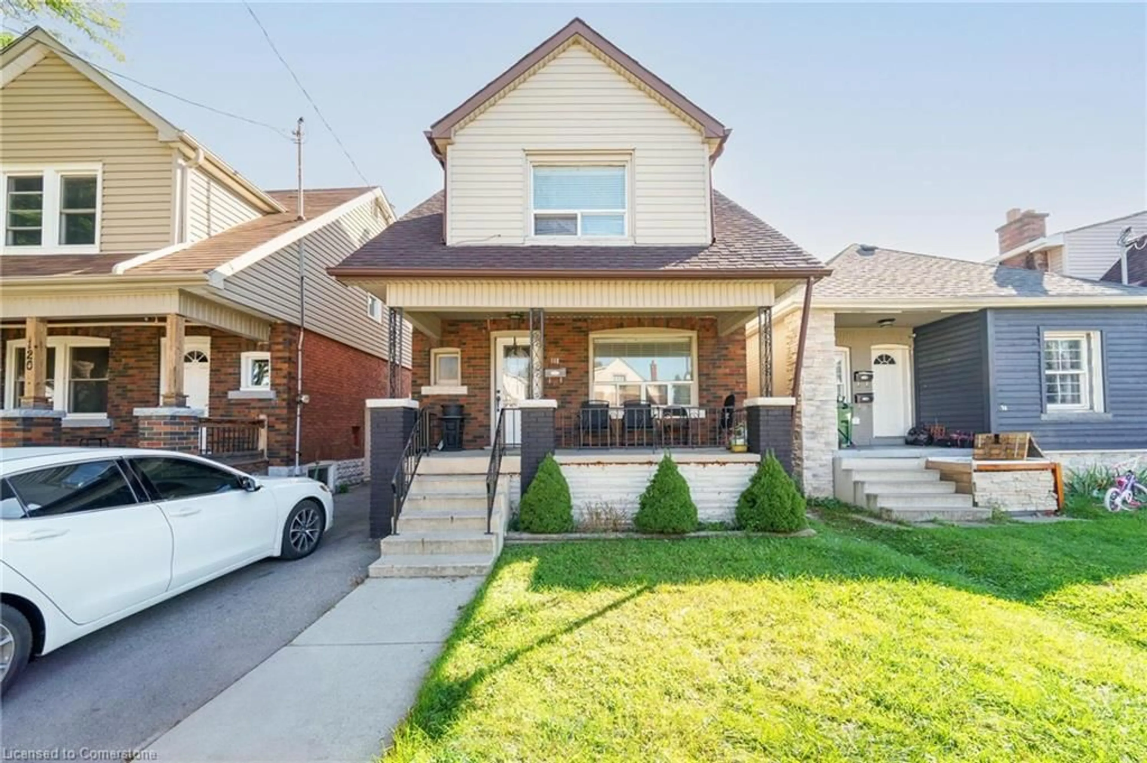 Frontside or backside of a home, the street view for 118 Barons Ave, Hamilton Ontario L8H 5A7