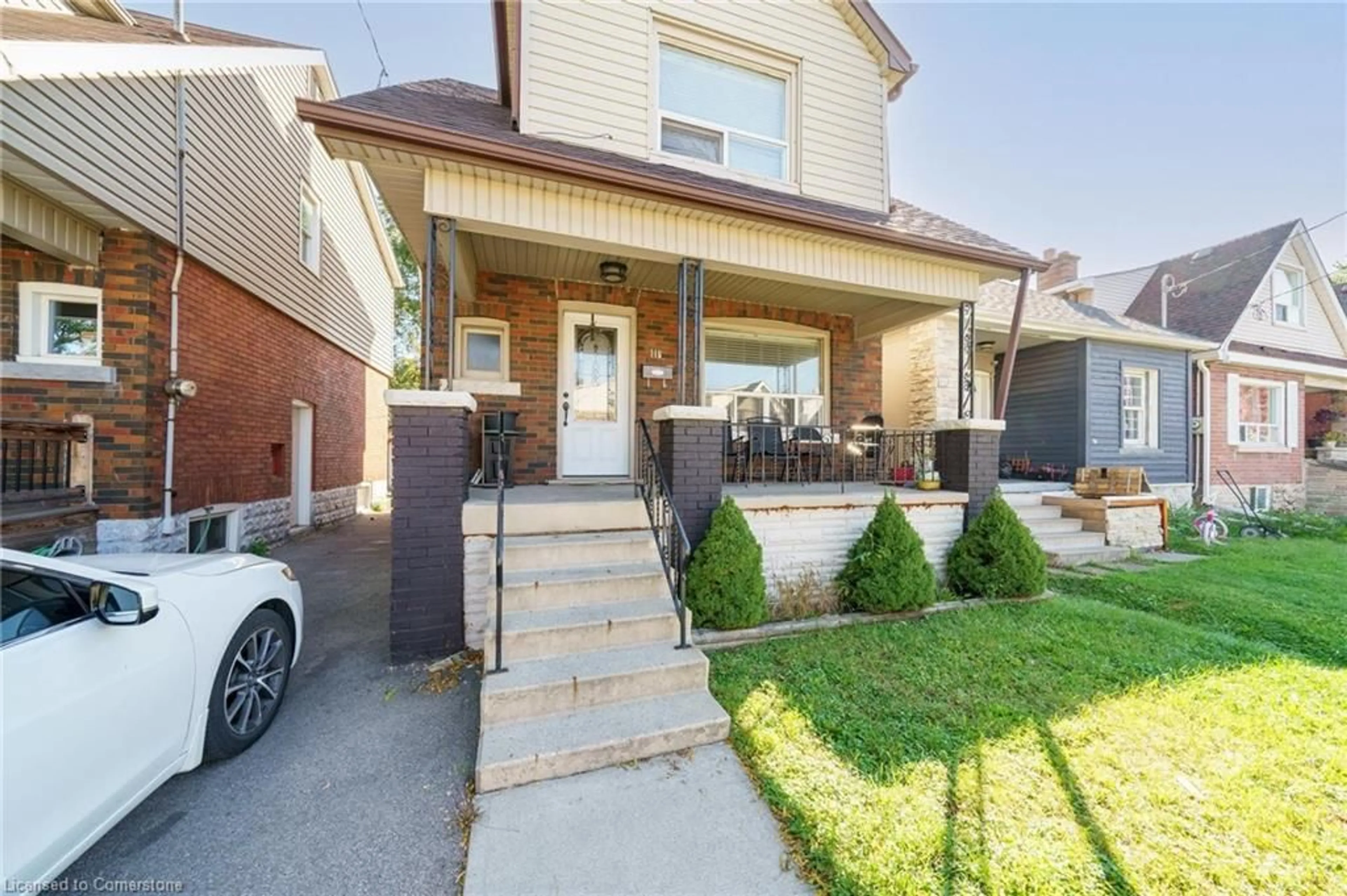 Frontside or backside of a home, cottage for 118 Barons Ave, Hamilton Ontario L8H 5A7