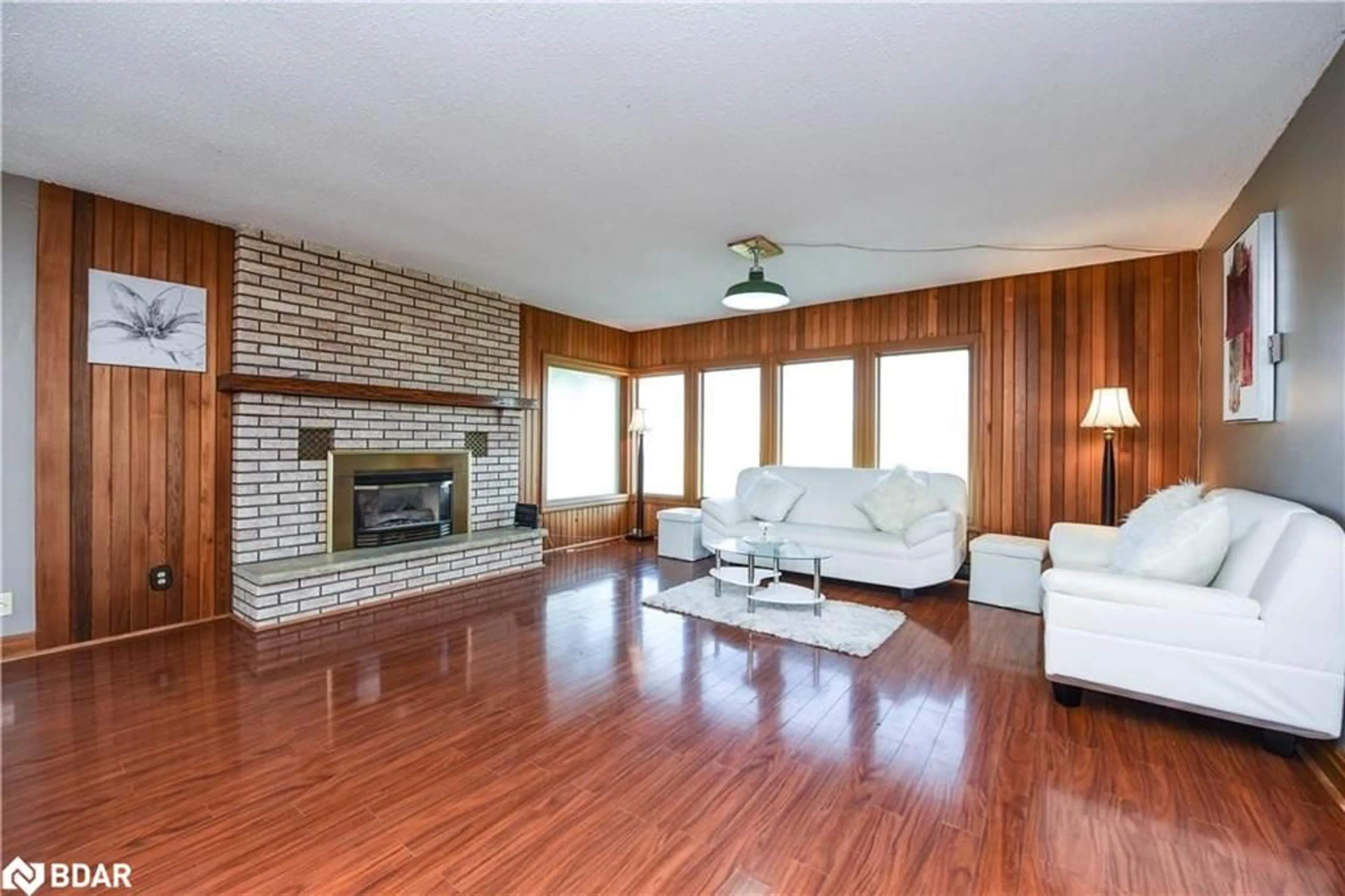 Living room, wood floors for 2146 Innisfil Beach Rd, Innisfil Ontario L9S 4B9