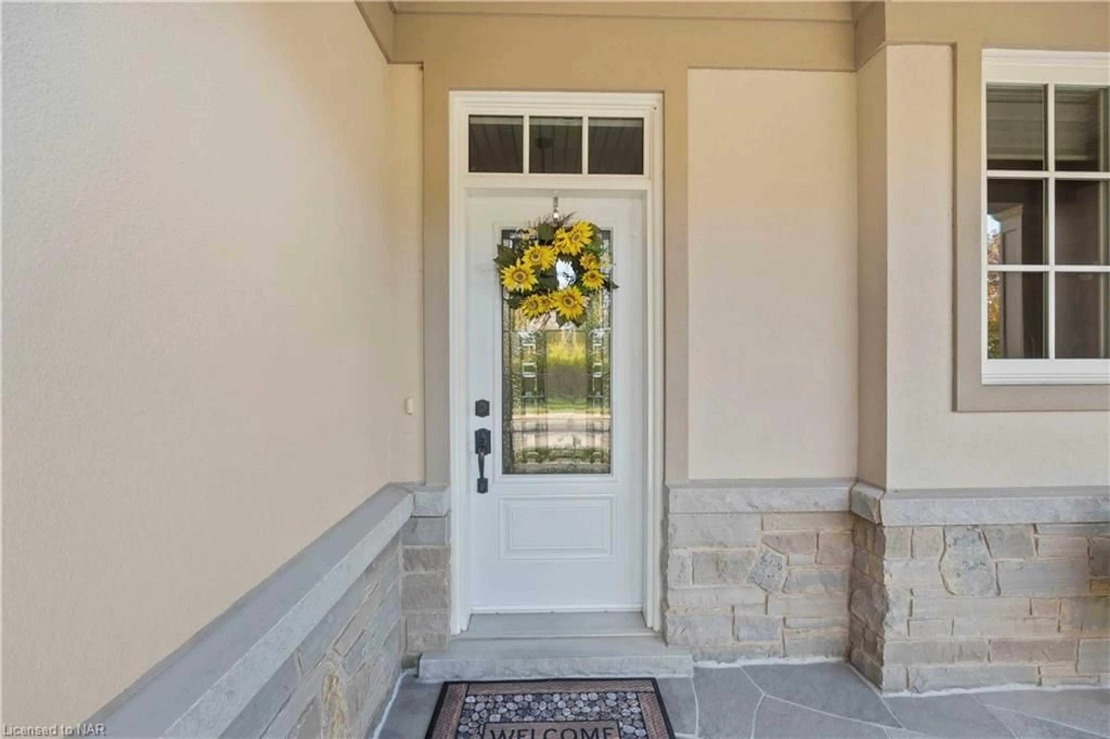 Indoor entryway, wood floors for 44 Stoneridge Crescent, Niagara-on-the-Lake Ontario L0S 1J1