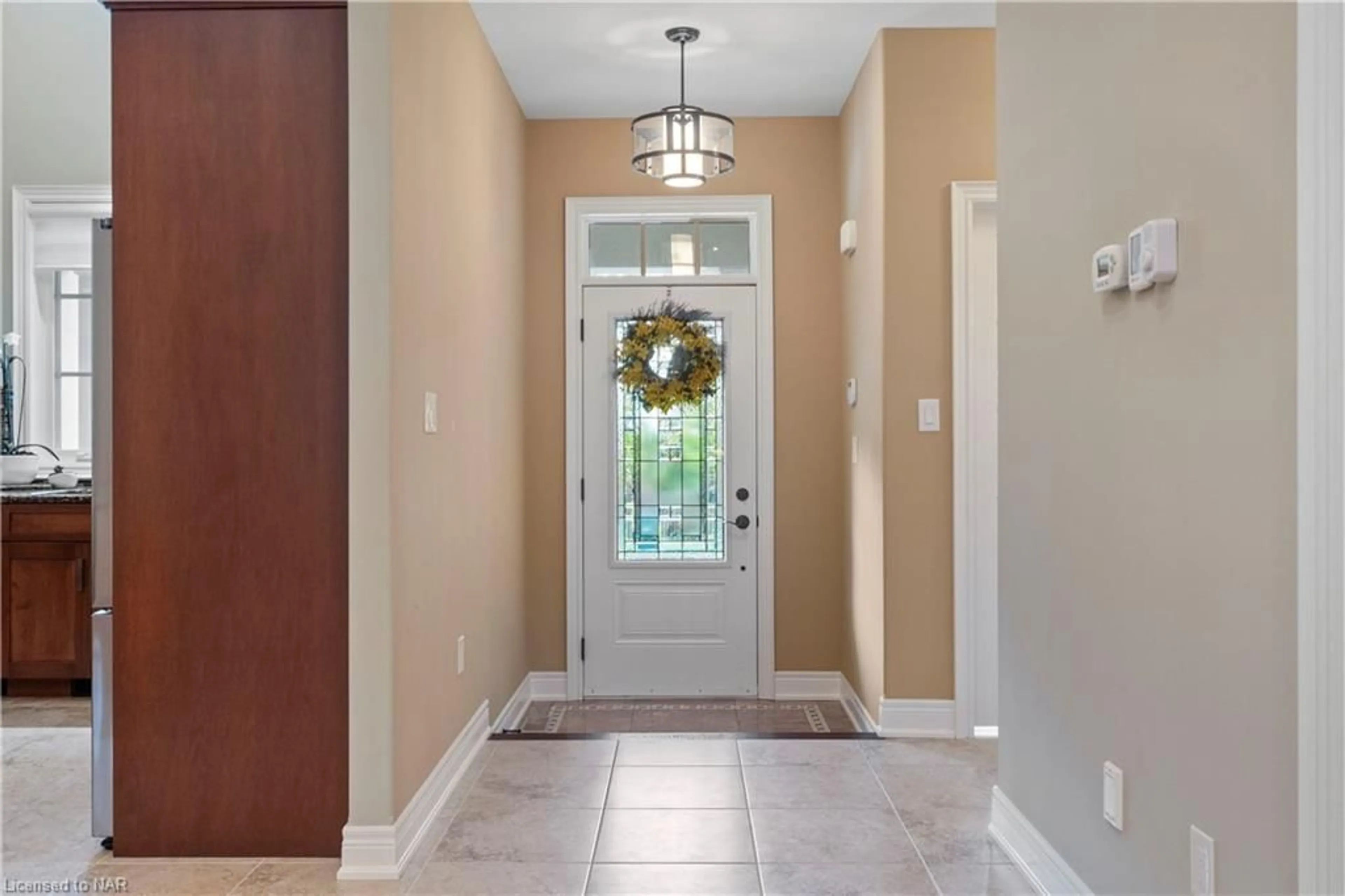 Indoor entryway, wood floors for 44 Stoneridge Crescent, Niagara-on-the-Lake Ontario L0S 1J1