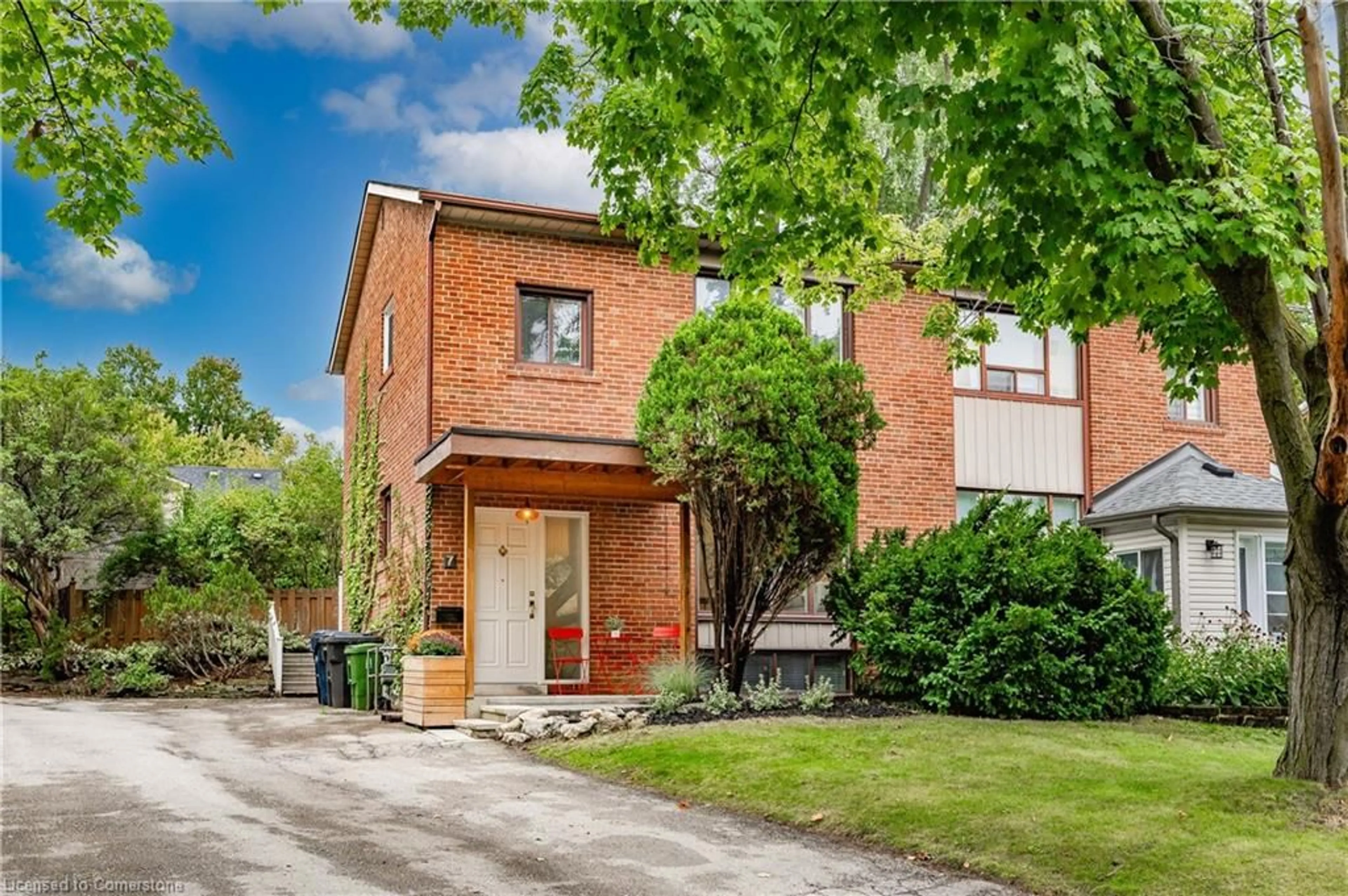 Home with brick exterior material for 7 Veery Pl, Toronto Ontario M3C 2C9