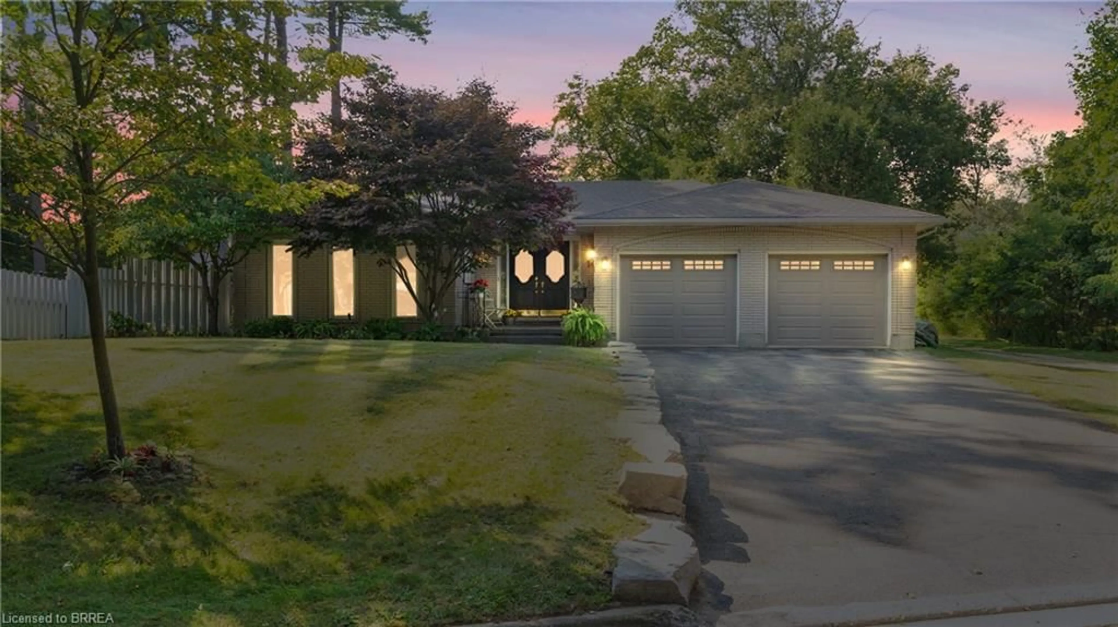 Indoor garage, cement floor for 14 Pinewood Dr, Brantford Ontario N3R 1J8