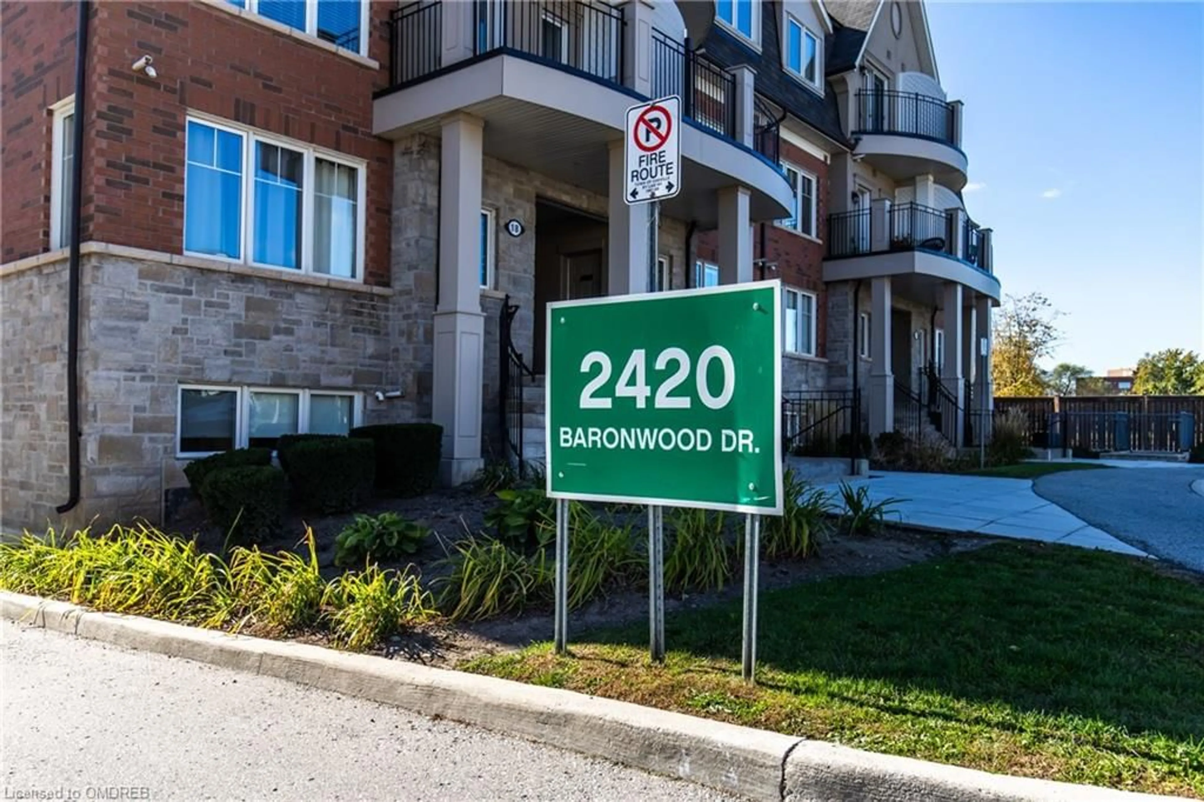 A pic from exterior of the house or condo, the street view for 2420 Baronwood Dr #42-02, Oakville Ontario L6M 0J7