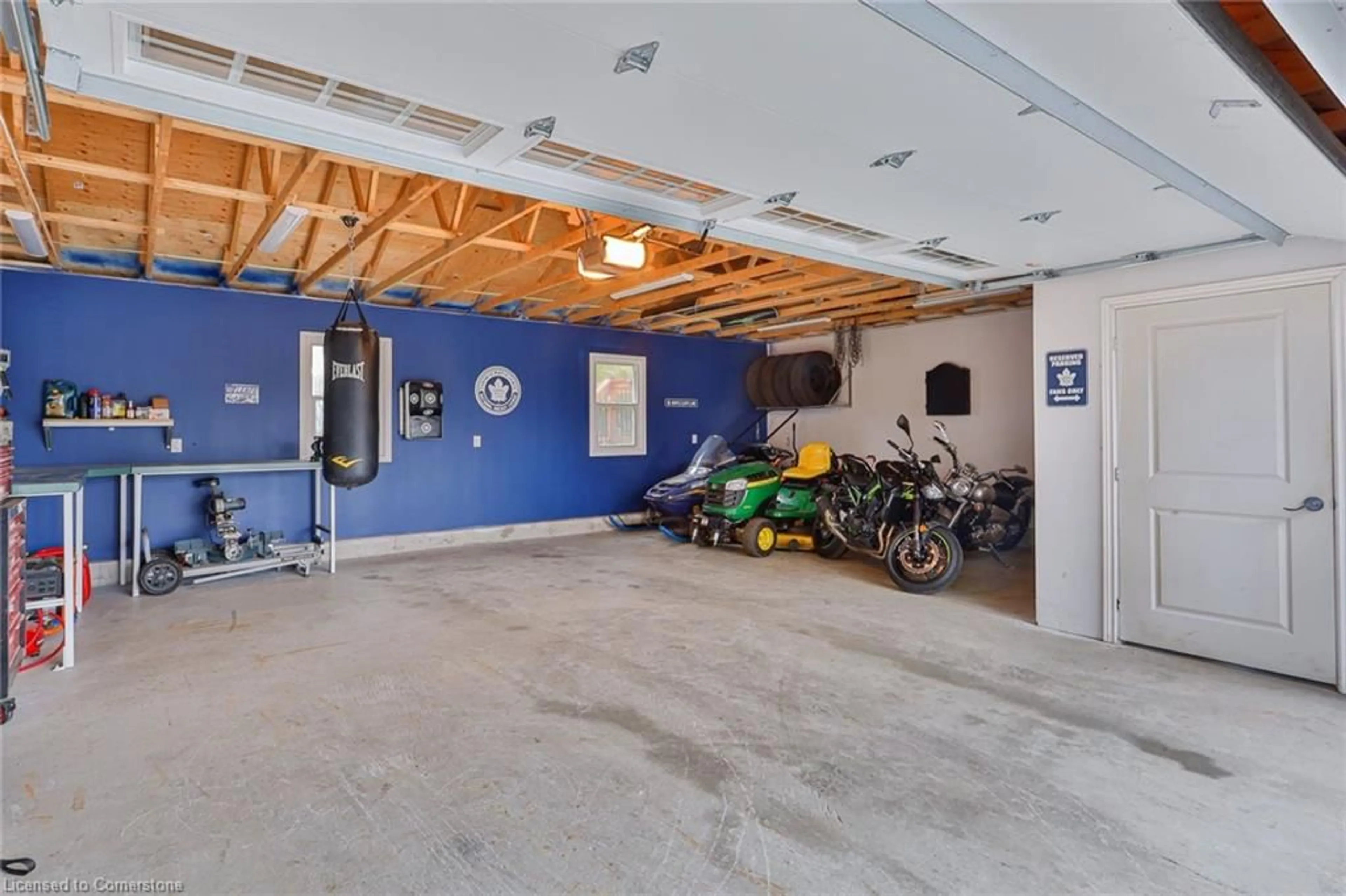 Indoor garage, cement floor for 511 Campbellville Rd, Hamilton Ontario L0P 1B0