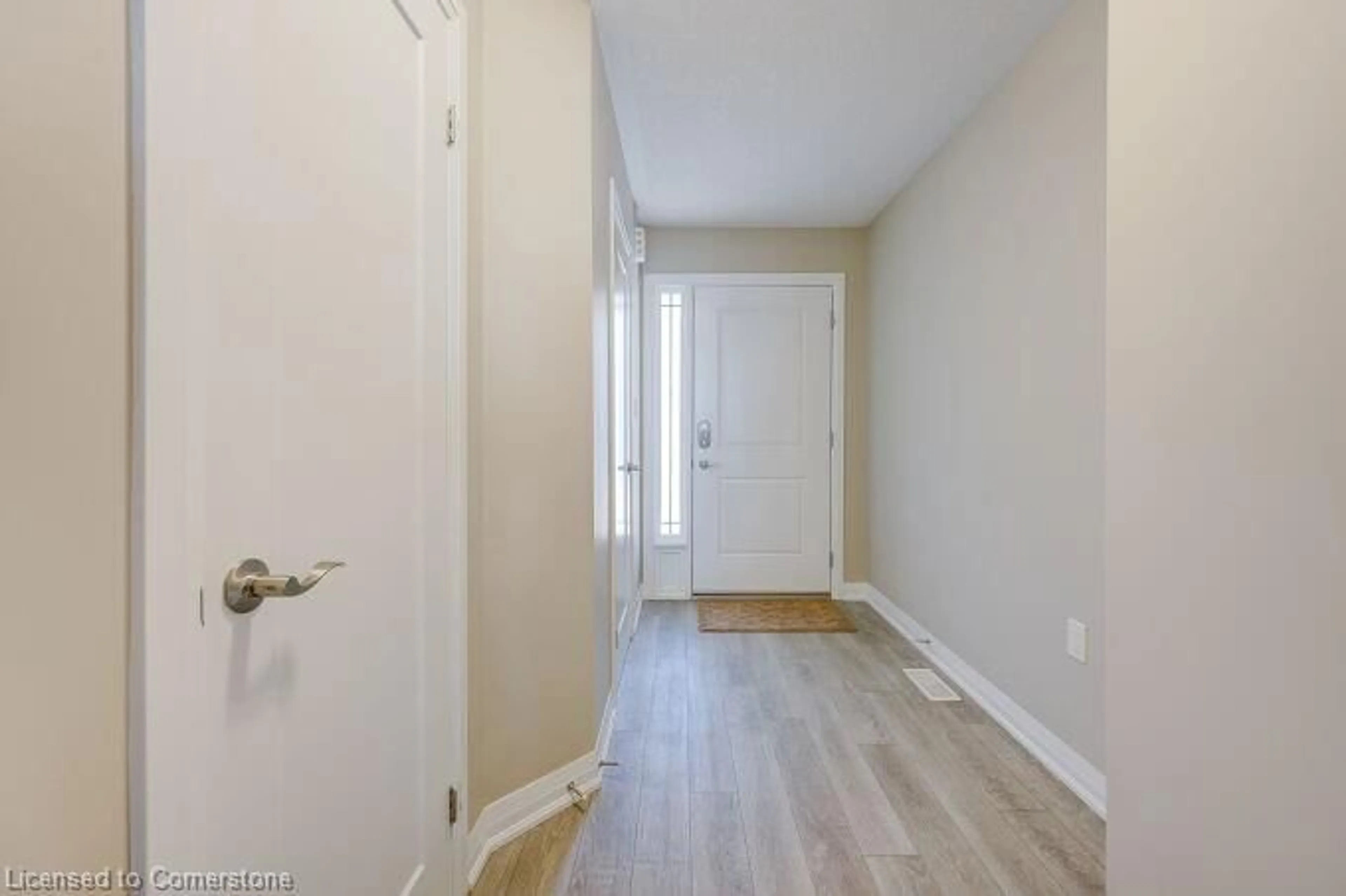 Indoor entryway, wood floors for 114 Laguna Village Cres, Hamilton Ontario L5B 4B1