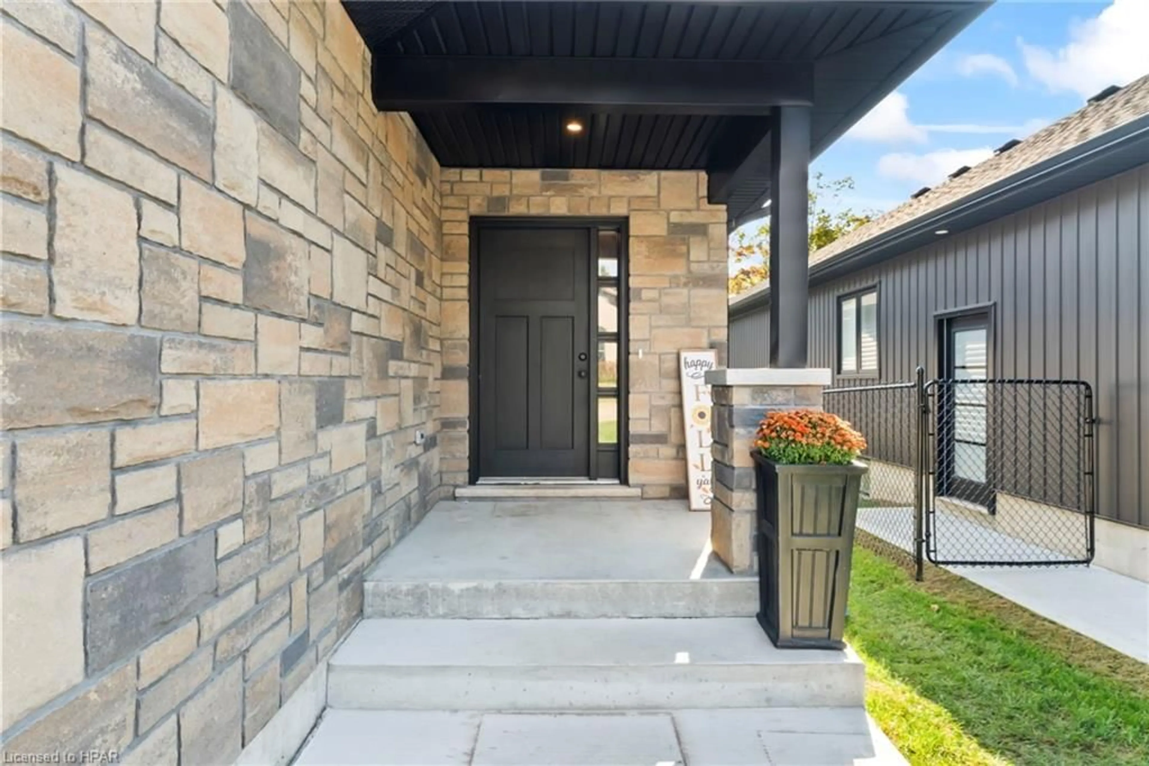 Indoor entryway, ceramic floors for 557 Mary St, Brussels Ontario N0G 1H0