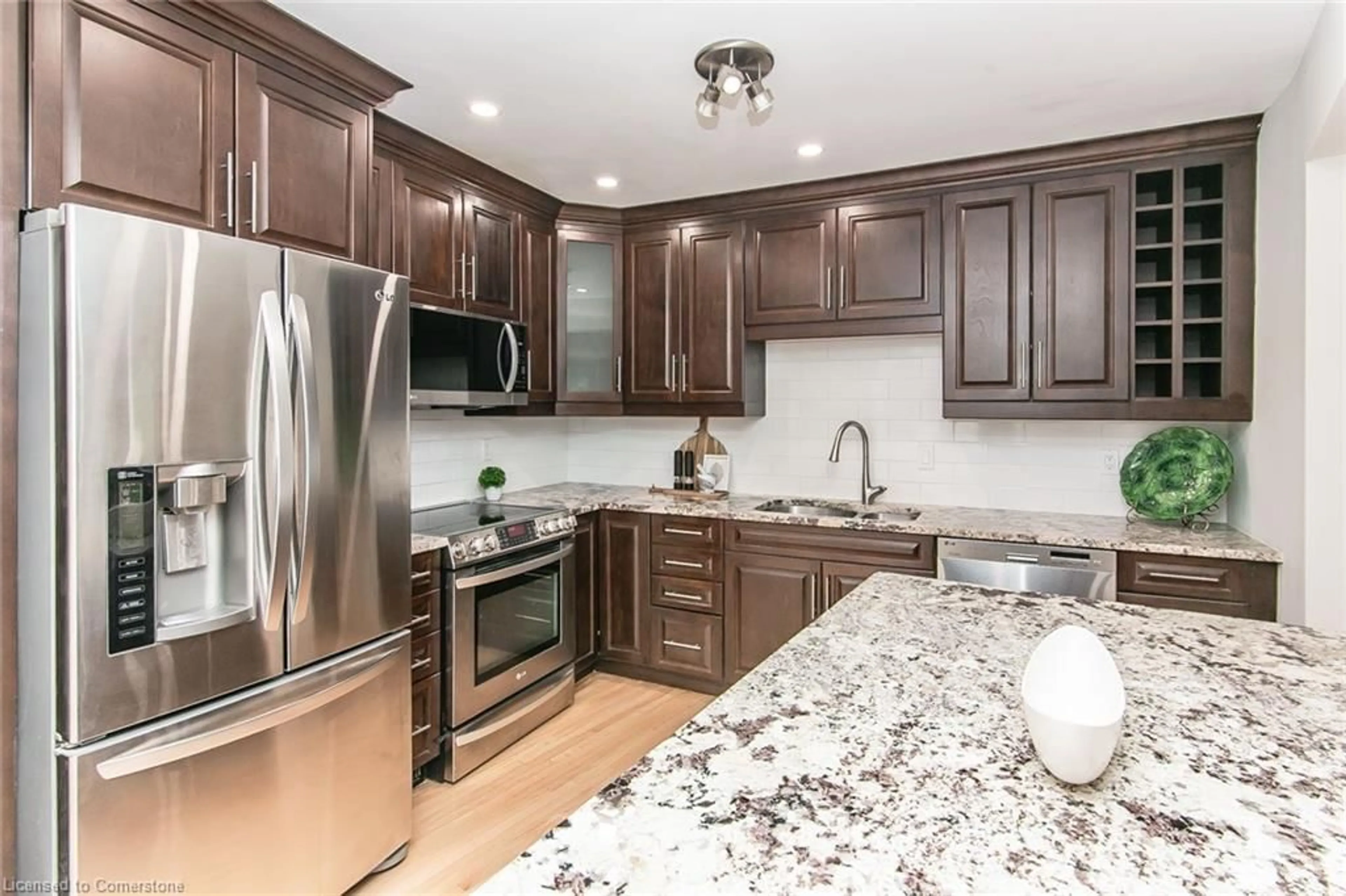 Open concept kitchen for 511 Oakvale Dr, Waterloo Ontario N2T 2G6