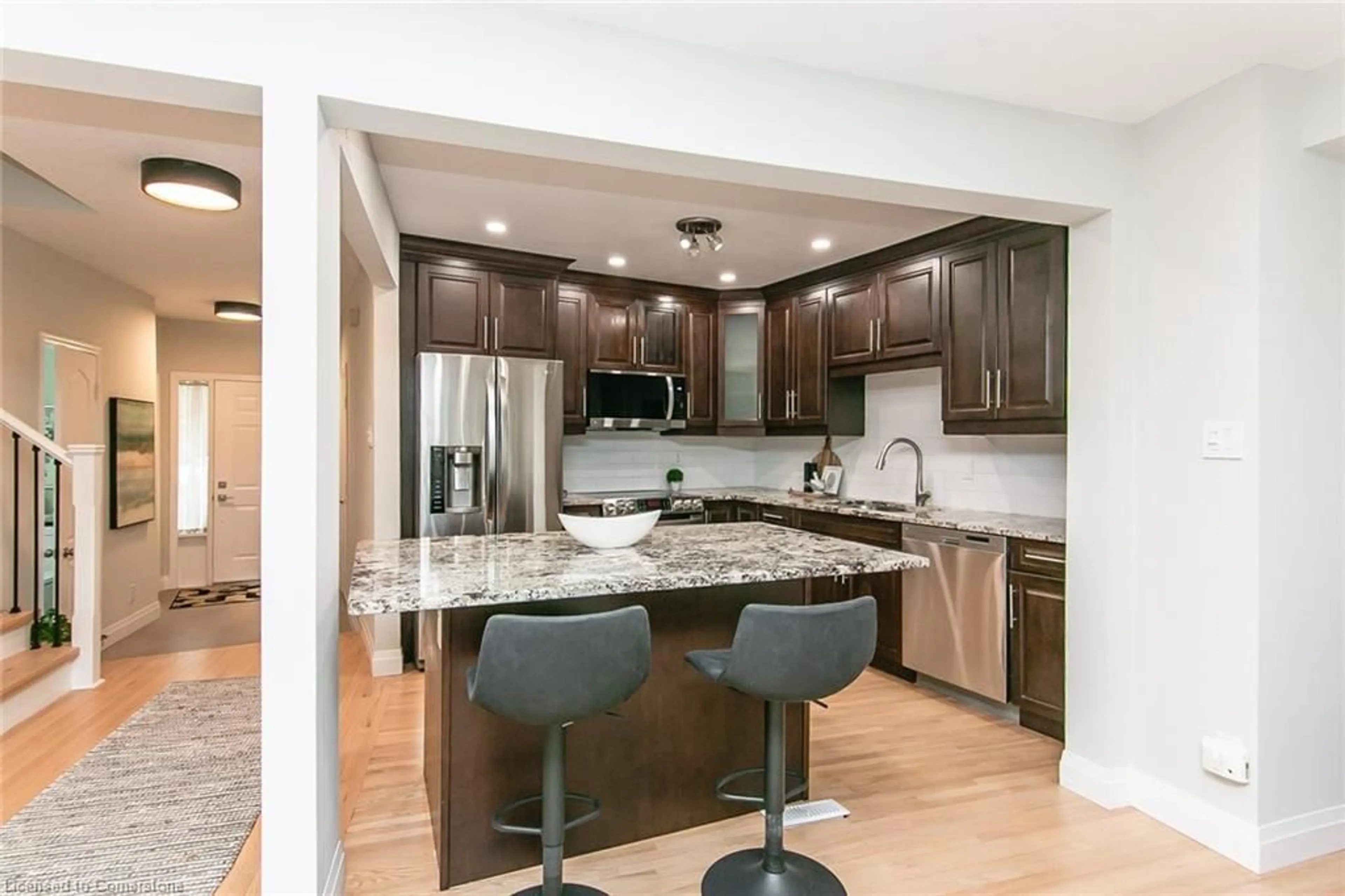 Open concept kitchen for 511 Oakvale Dr, Waterloo Ontario N2T 2G6