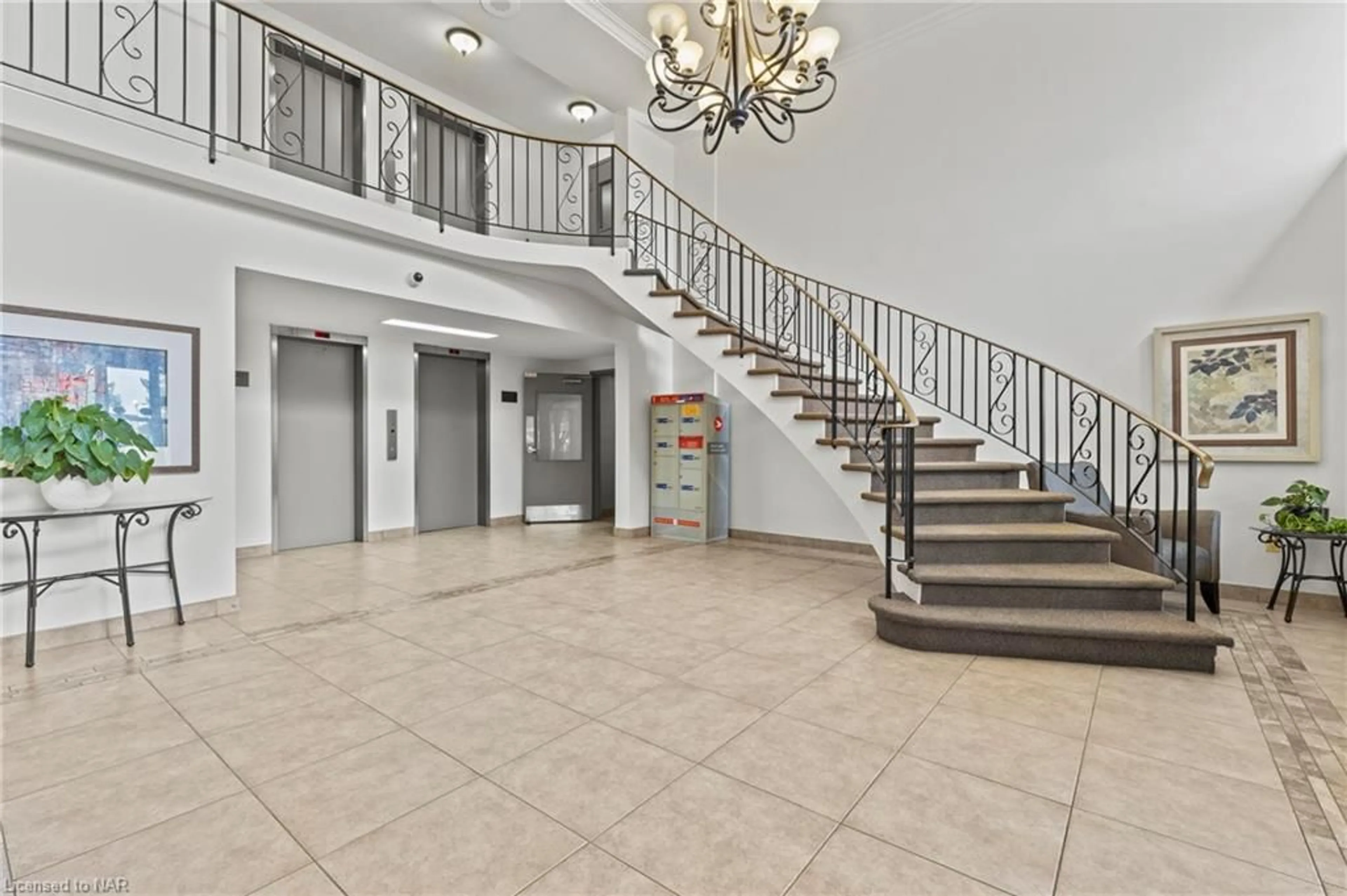 Indoor foyer, cement floor for 365 Geneva St #508, St. Catharines Ontario L2N 5S7