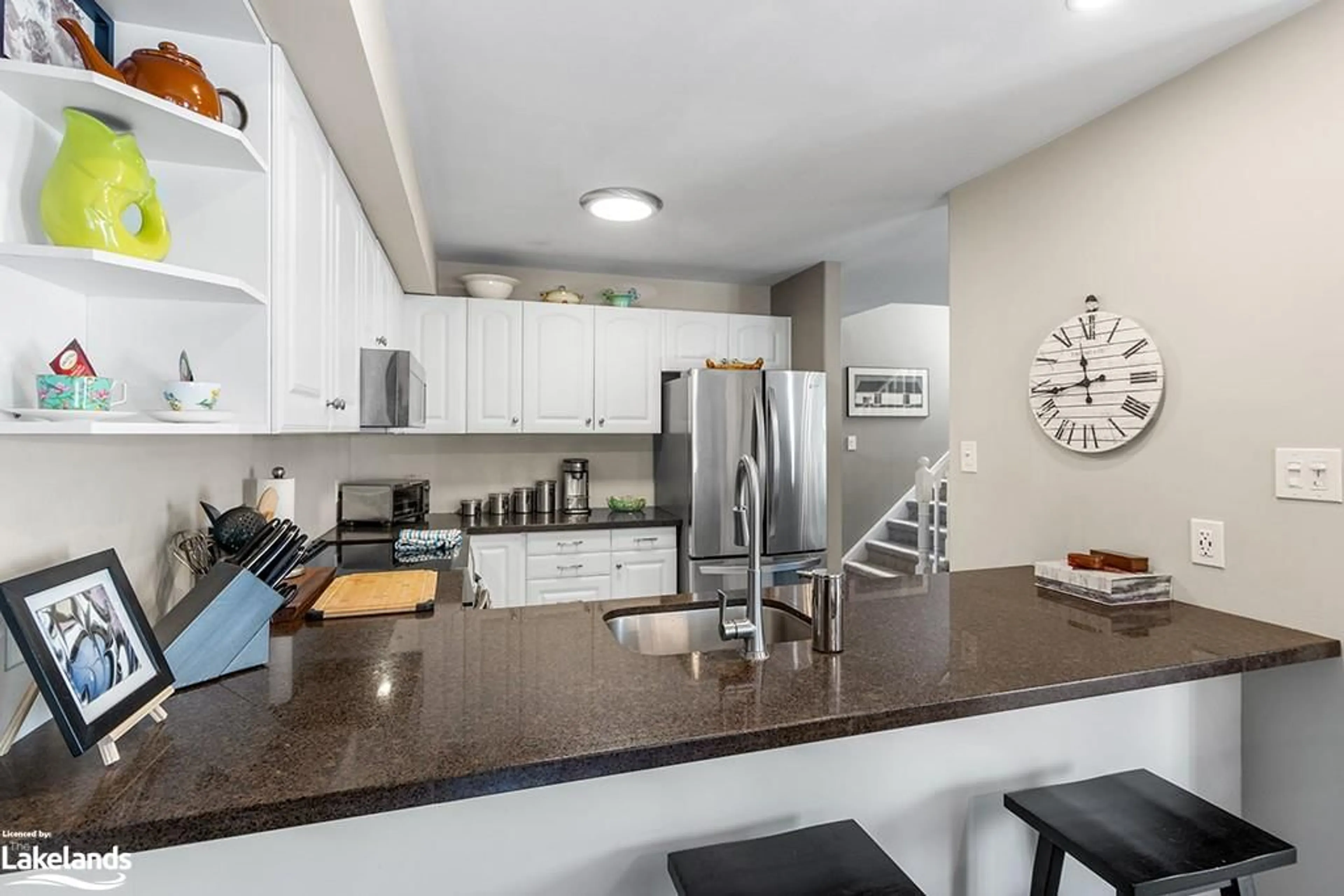 Open concept kitchen for 101 Market St, Collingwood Ontario L9Y 3M7