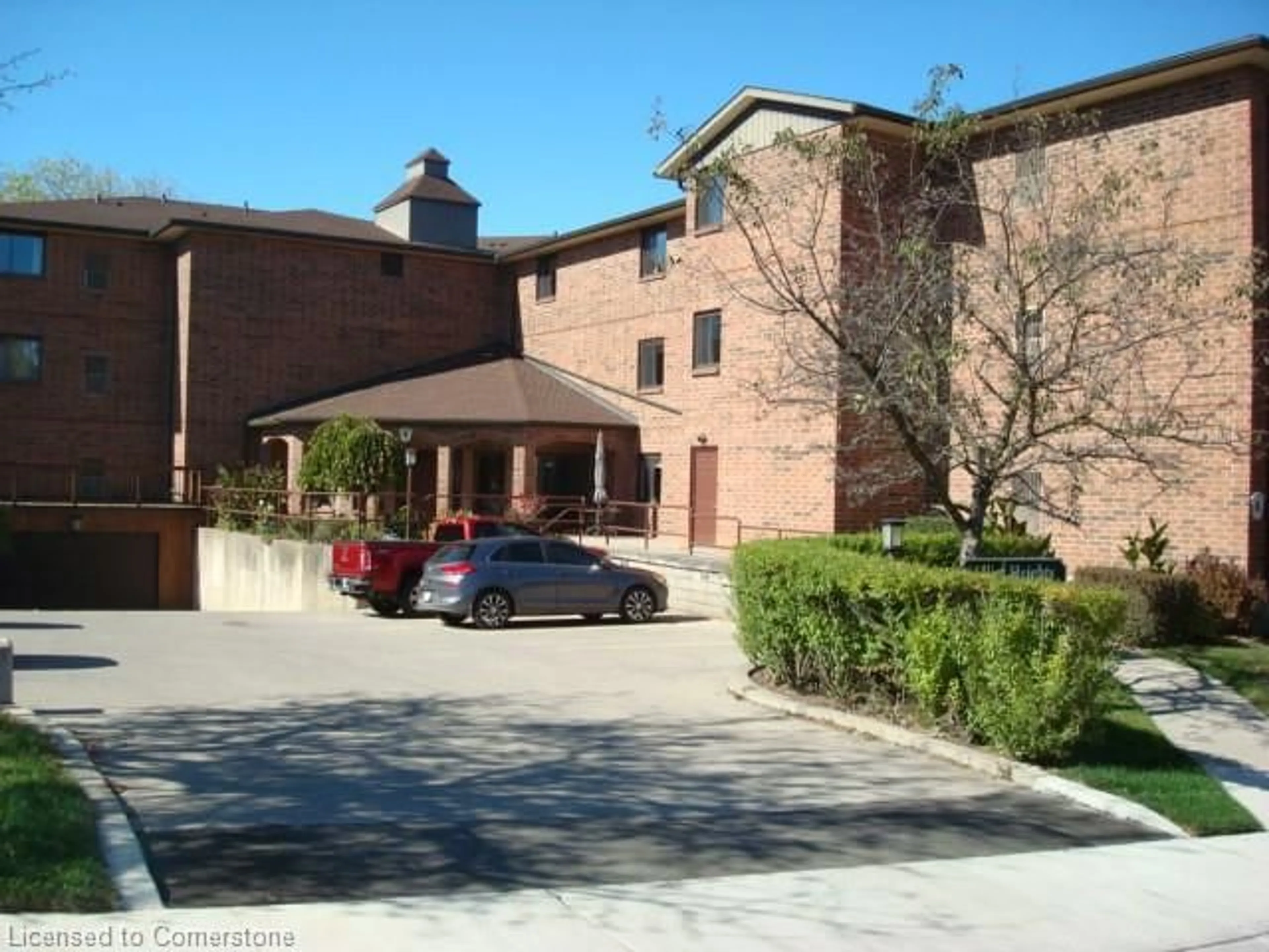 A pic from exterior of the house or condo, the front or back of building for 4 Albert St #305, Cambridge Ontario N1R 3M4