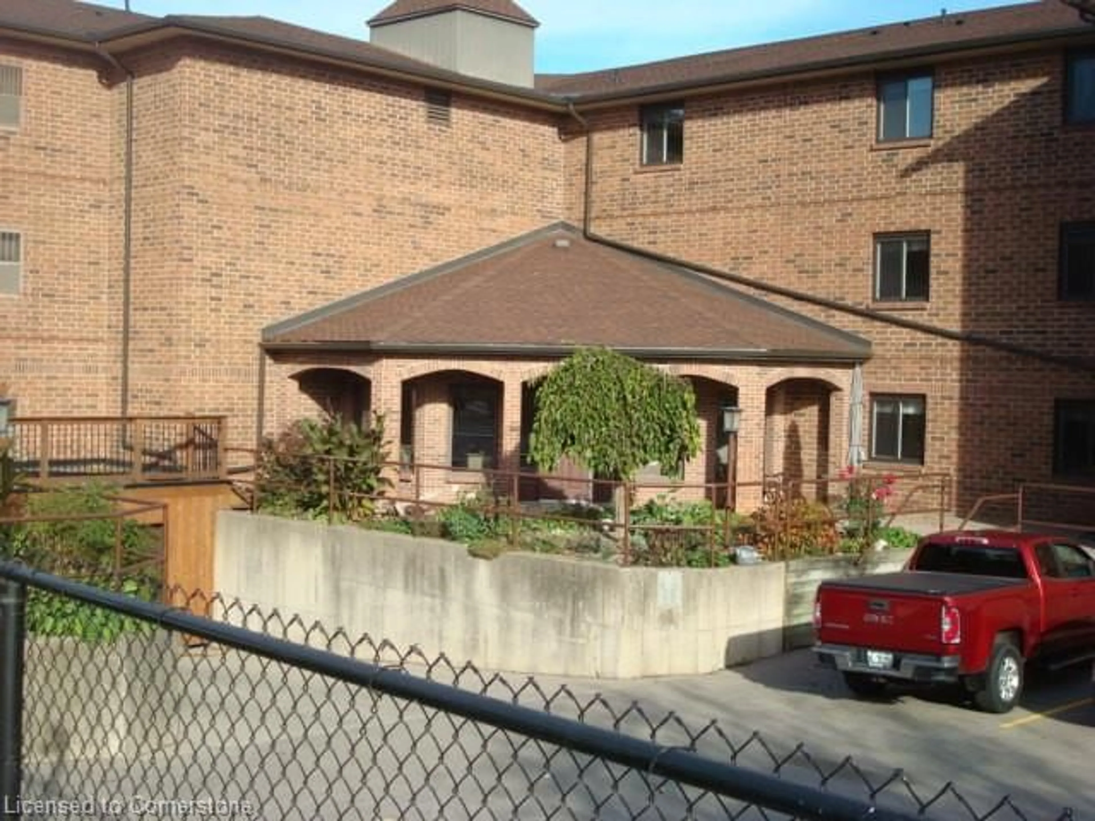 A pic from exterior of the house or condo, the front or back of building for 4 Albert St #305, Cambridge Ontario N1R 3M4