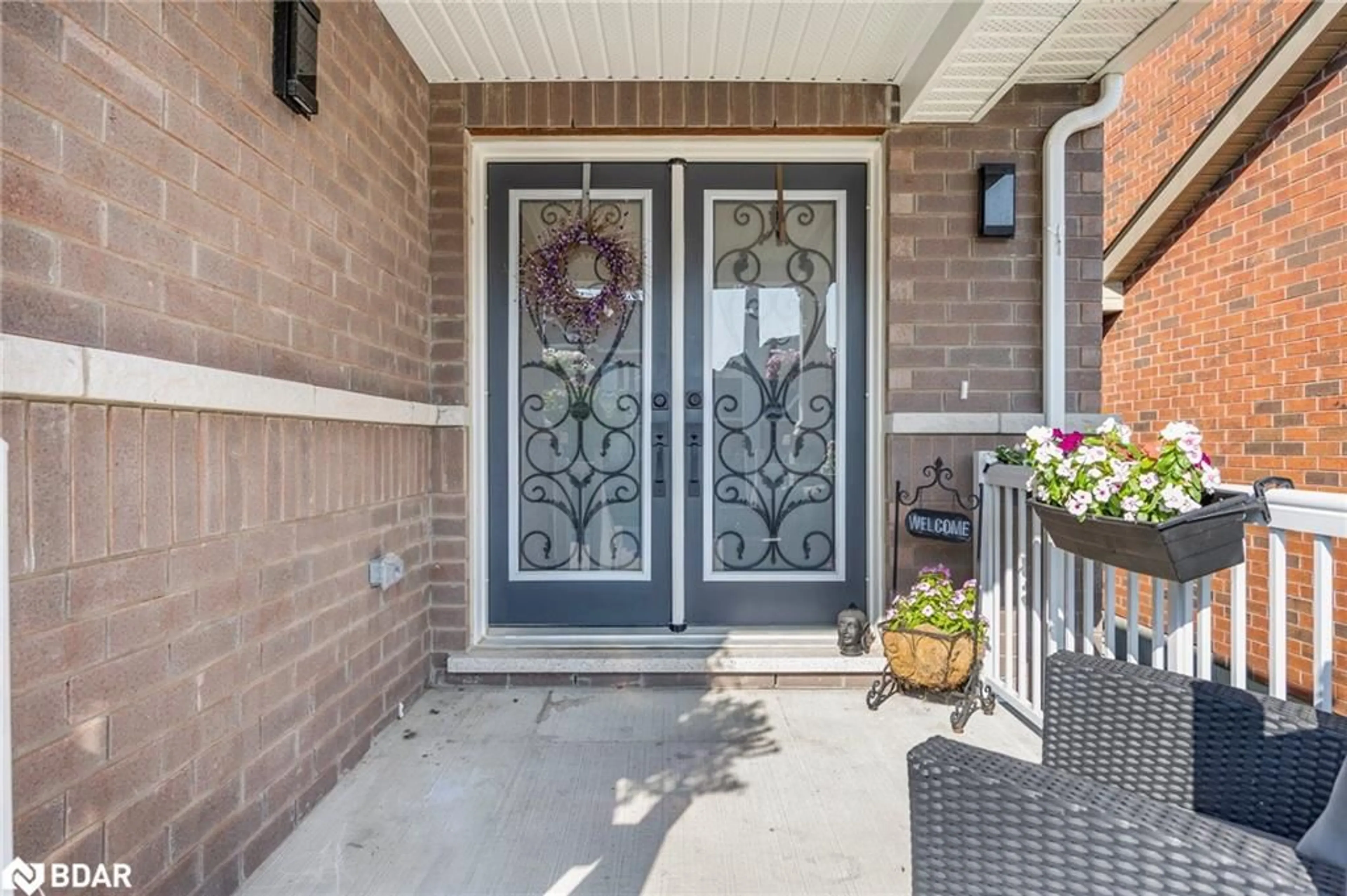 Indoor entryway, wood floors for 12 Cypress Pt, Barrie Ontario L4N 6J9