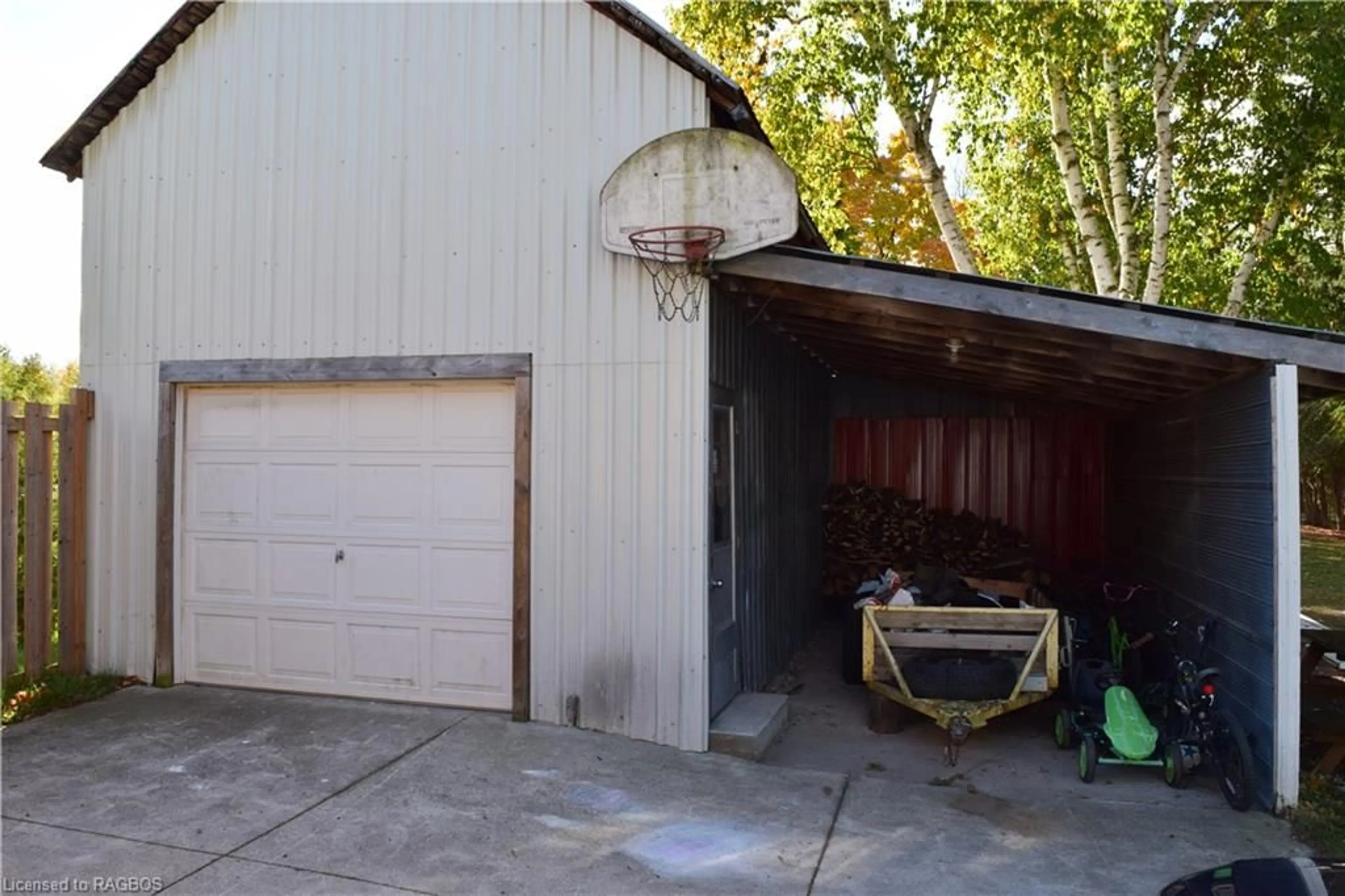 Indoor garage, cement floor for 185 4th St, Chesley Ontario N0G 1L0