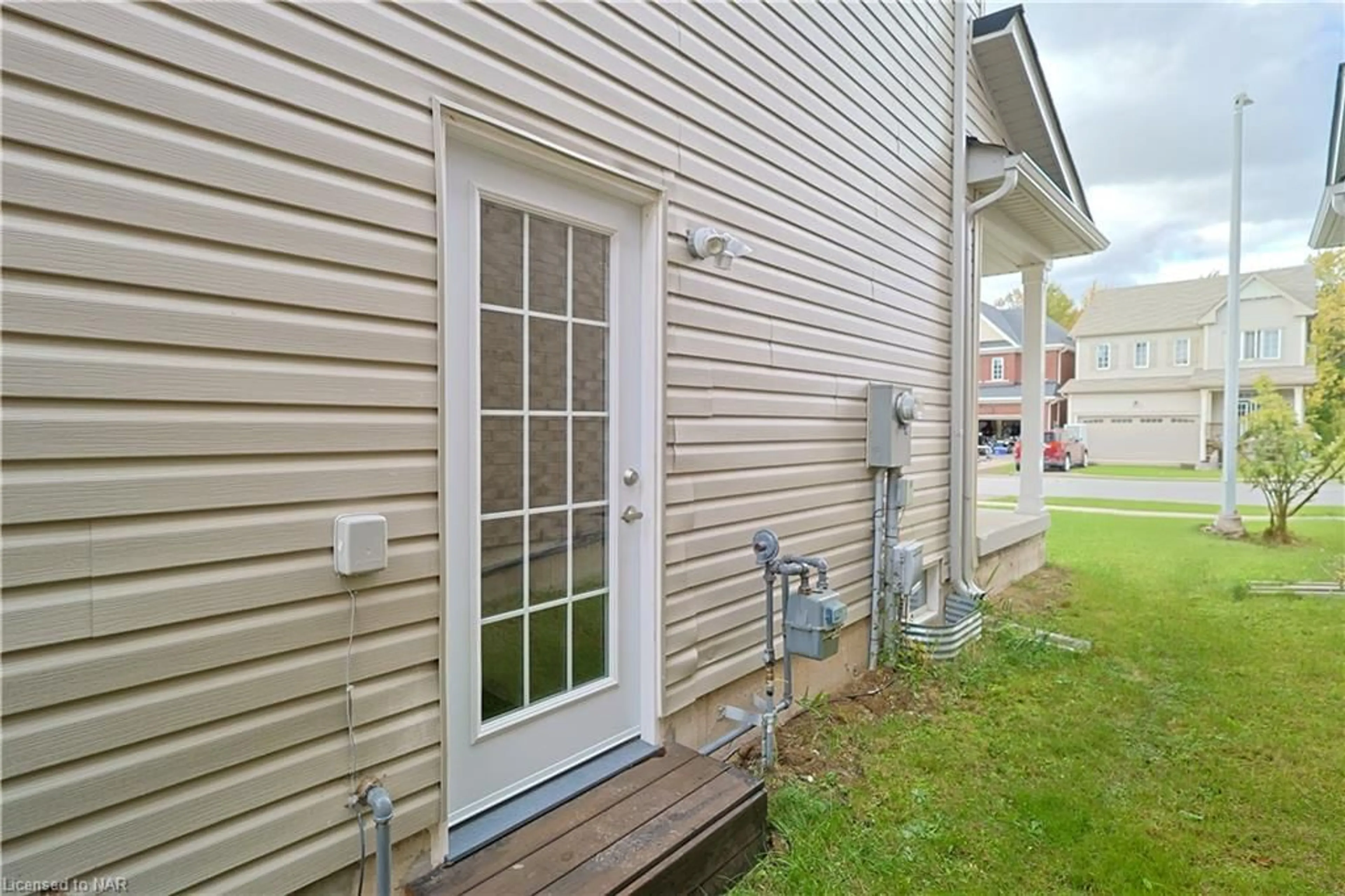 A pic from exterior of the house or condo, cottage for 7814 Hackberry Trail, Niagara Falls Ontario L2H 3R4