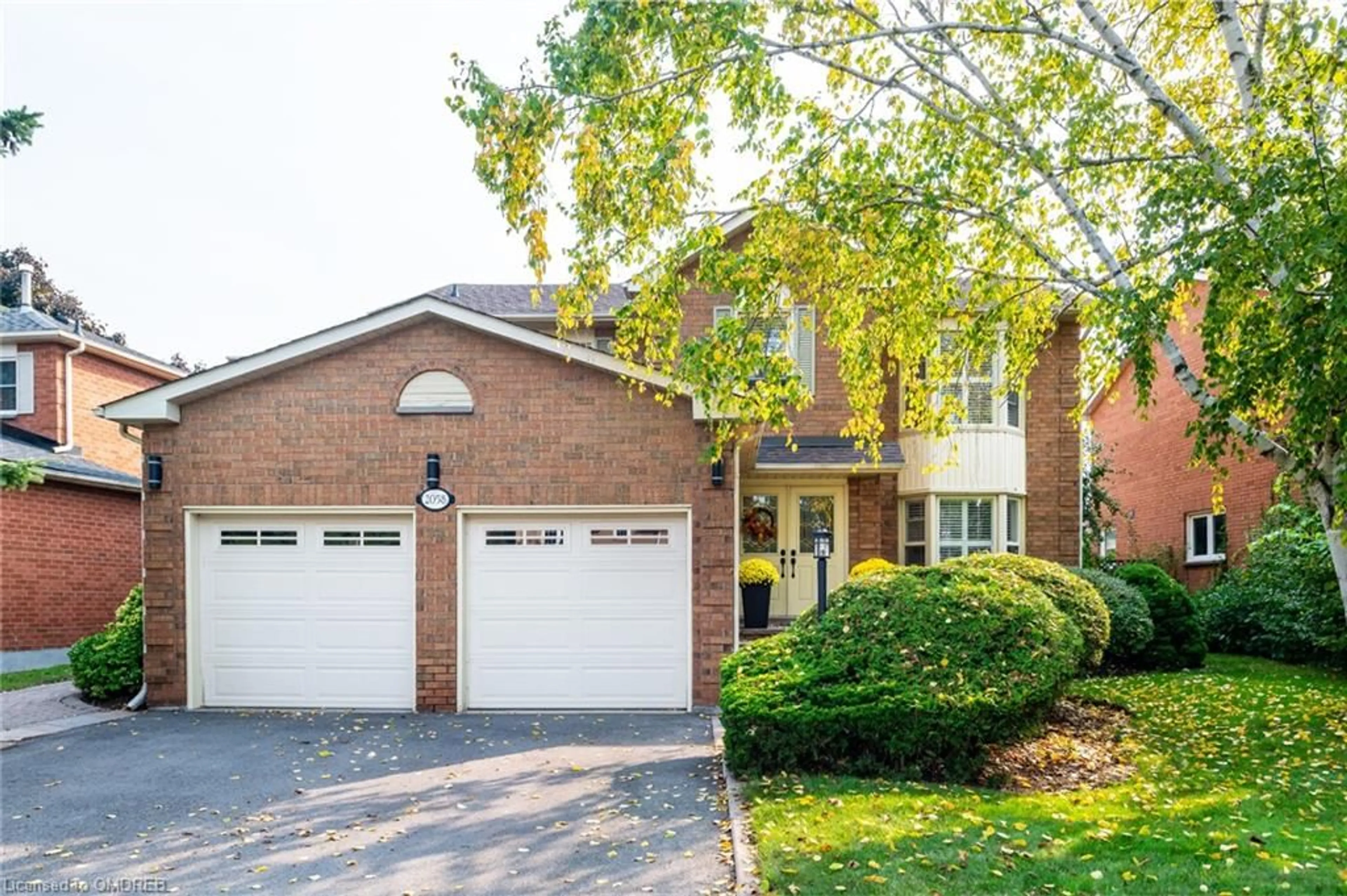 Home with brick exterior material for 2058 Grand Blvd, Oakville Ontario L6H 4X9