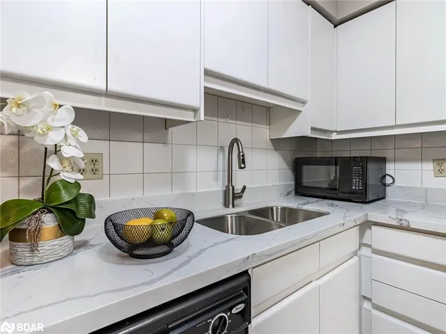 Additional property image - 36 James St Unit 303