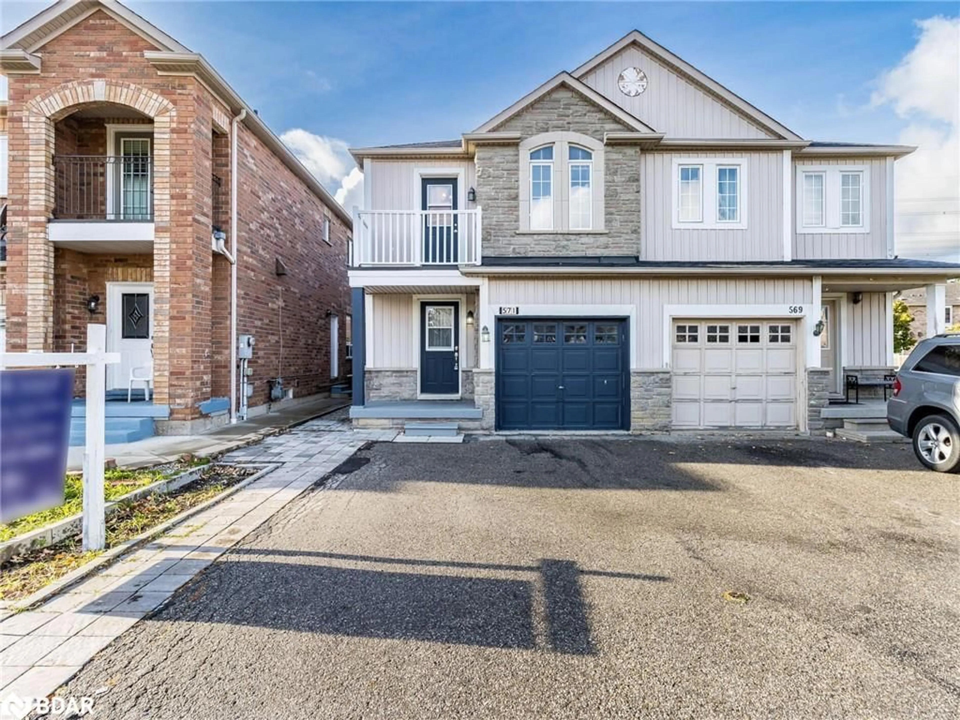 A pic from exterior of the house or condo, the street view for 571 Rossellini Dr, Mississauga Ontario L5W 1M5