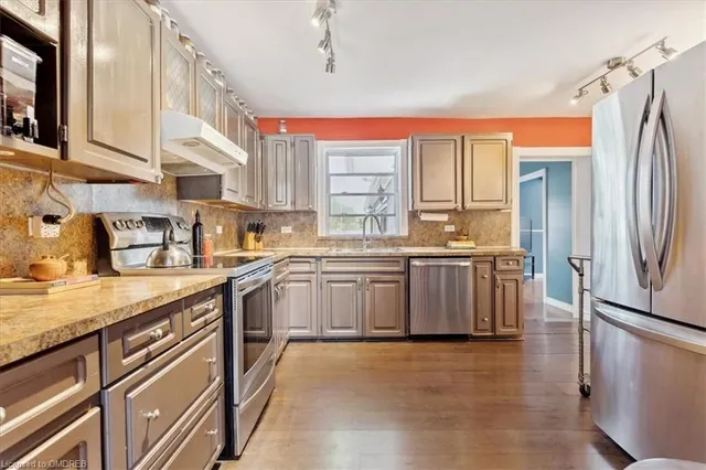 Additional property image - 2076 Churchill Ave