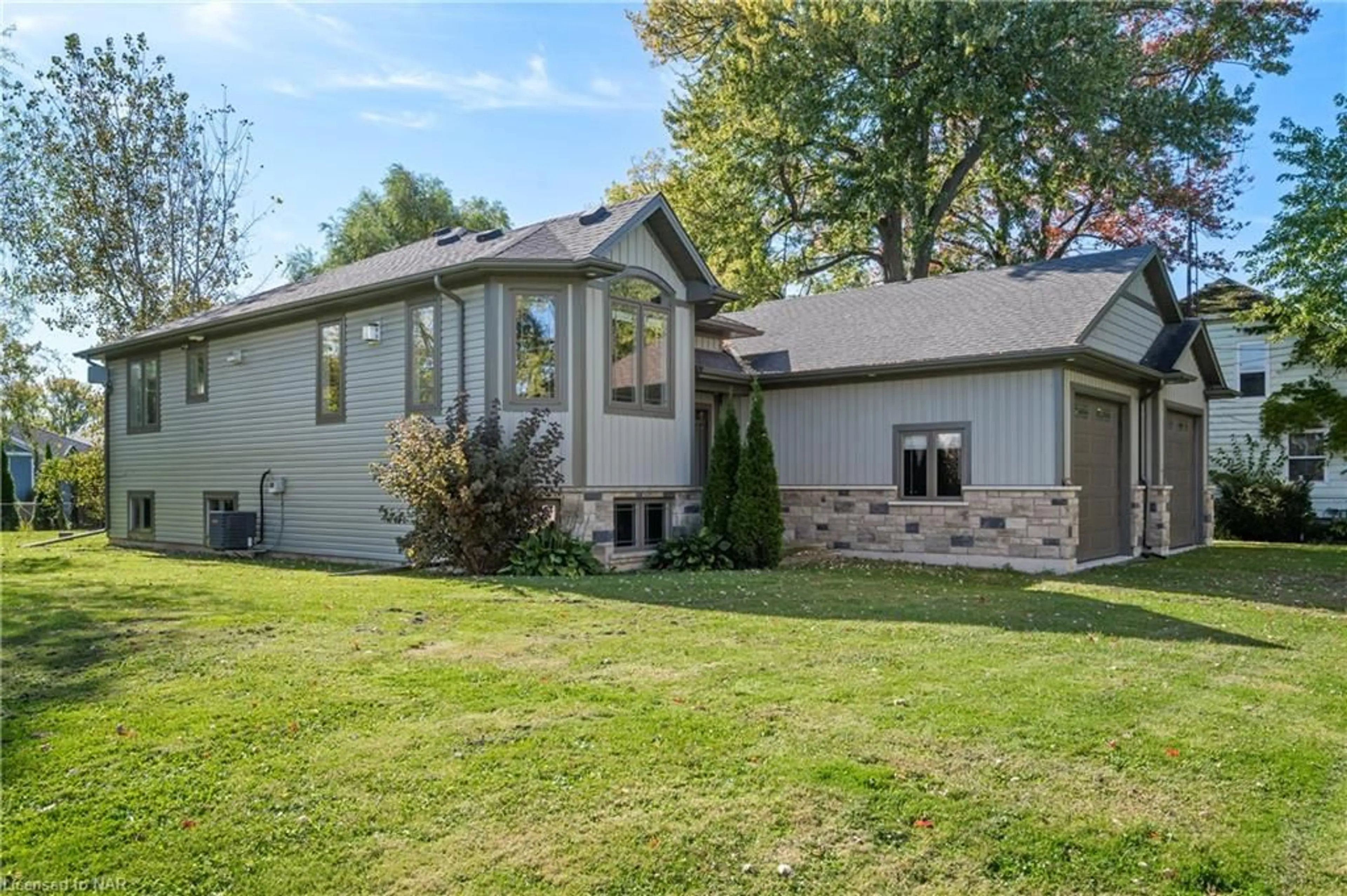 Frontside or backside of a home, cottage for 4032 Chippawa Pky, Niagara Falls Ontario L2G 6E4