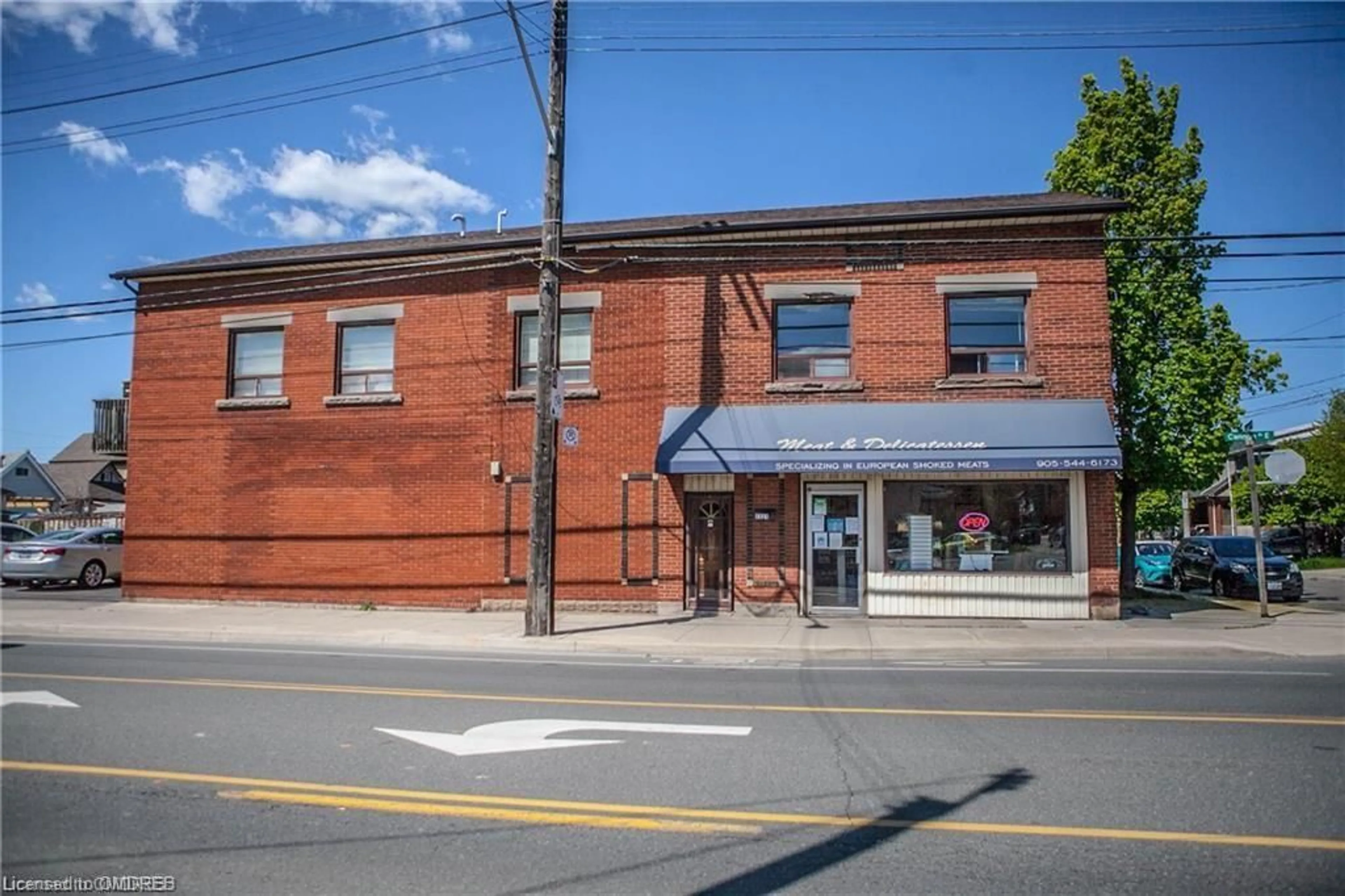 A pic from exterior of the house or condo, the front or back of building for 1111 Cannon St, Hamilton Ontario L8L 2J5