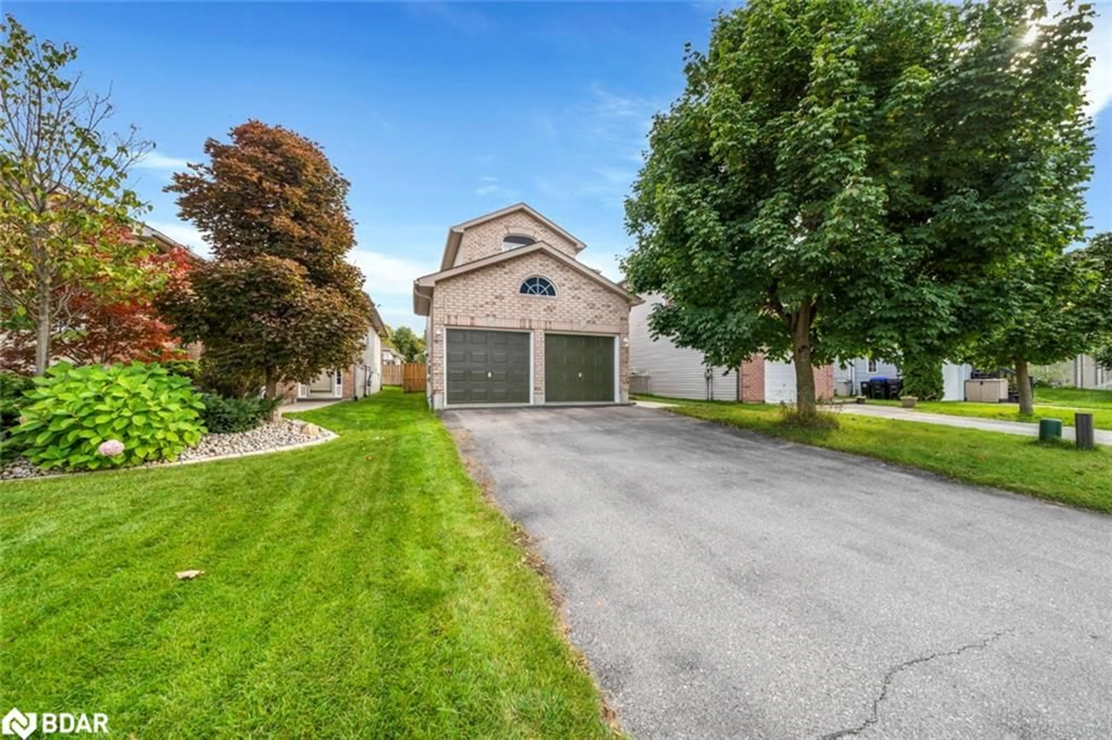 A pic from exterior of the house or condo, the street view for 392 Irwin St, Midland Ontario L4R 5M8