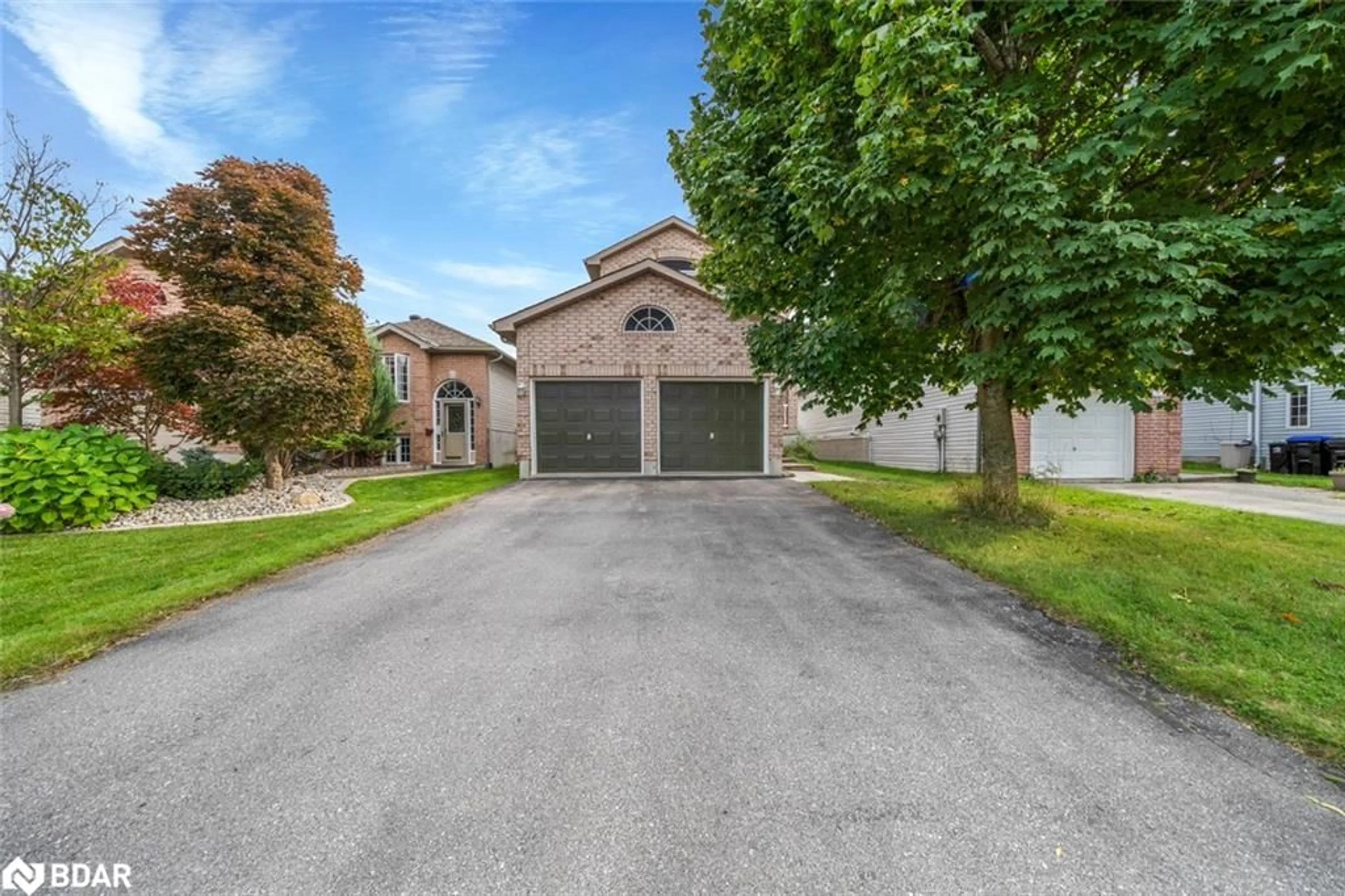 A pic from exterior of the house or condo, the street view for 392 Irwin St, Midland Ontario L4R 5M8