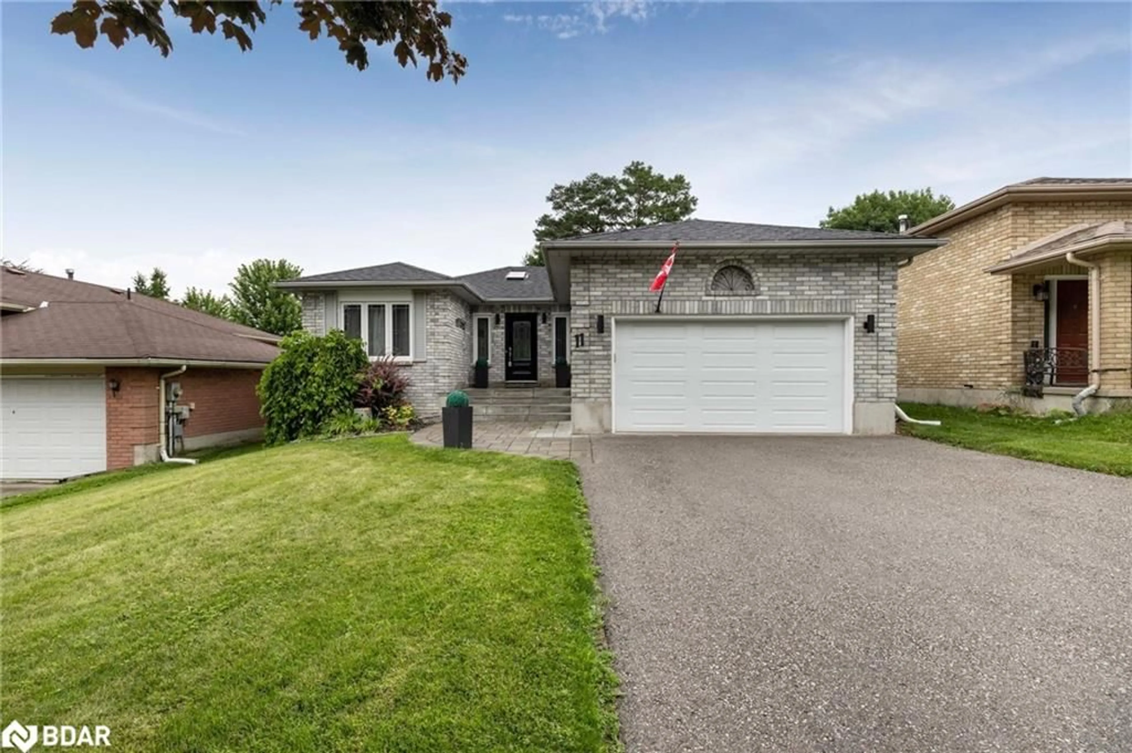 Frontside or backside of a home, the street view for 11 Mayfair Dr, Barrie Ontario L4N 6Y7