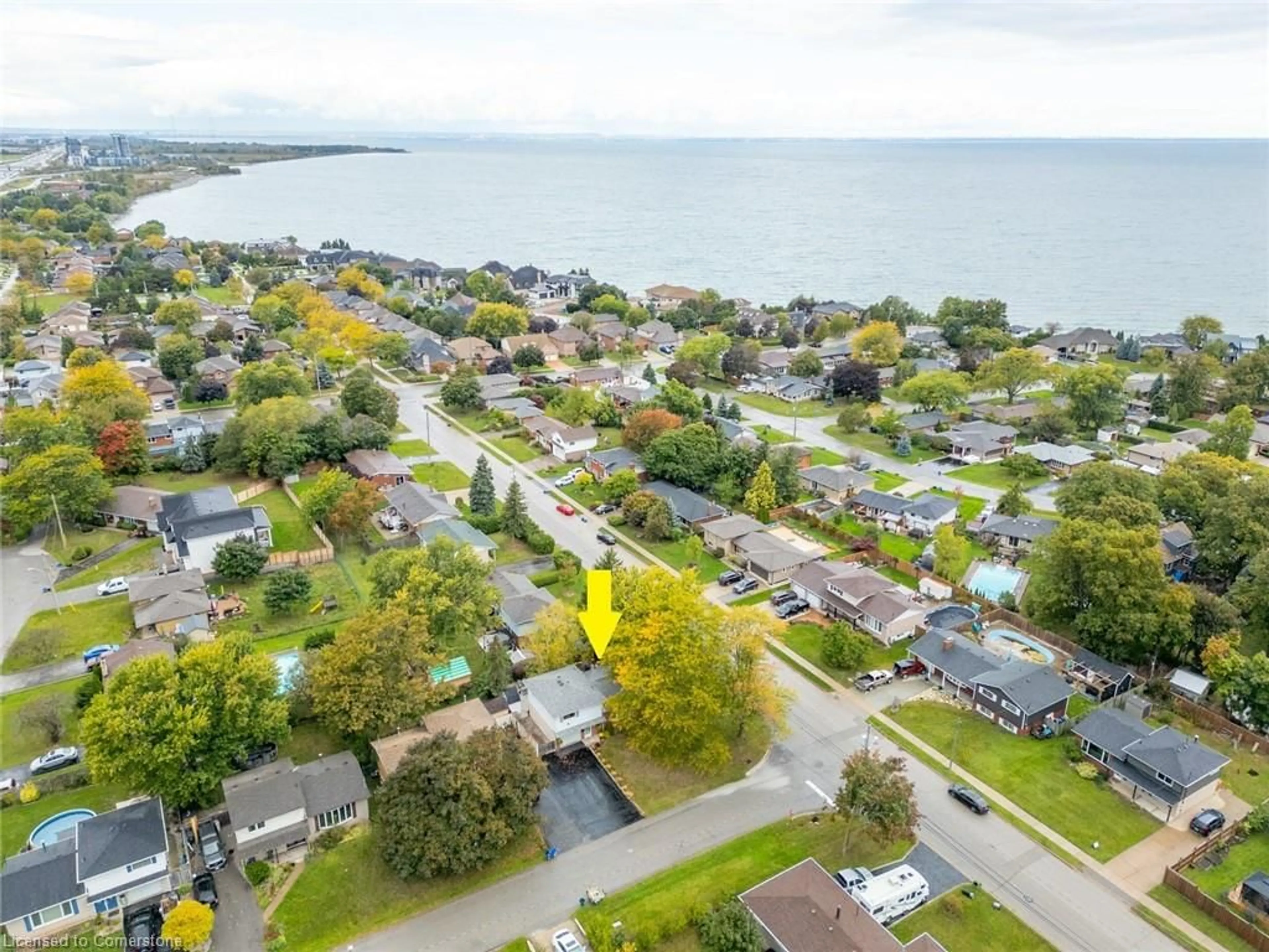 A pic from exterior of the house or condo, the street view for 11 Centennial Dr, Grimsby Ontario L3M 3V9