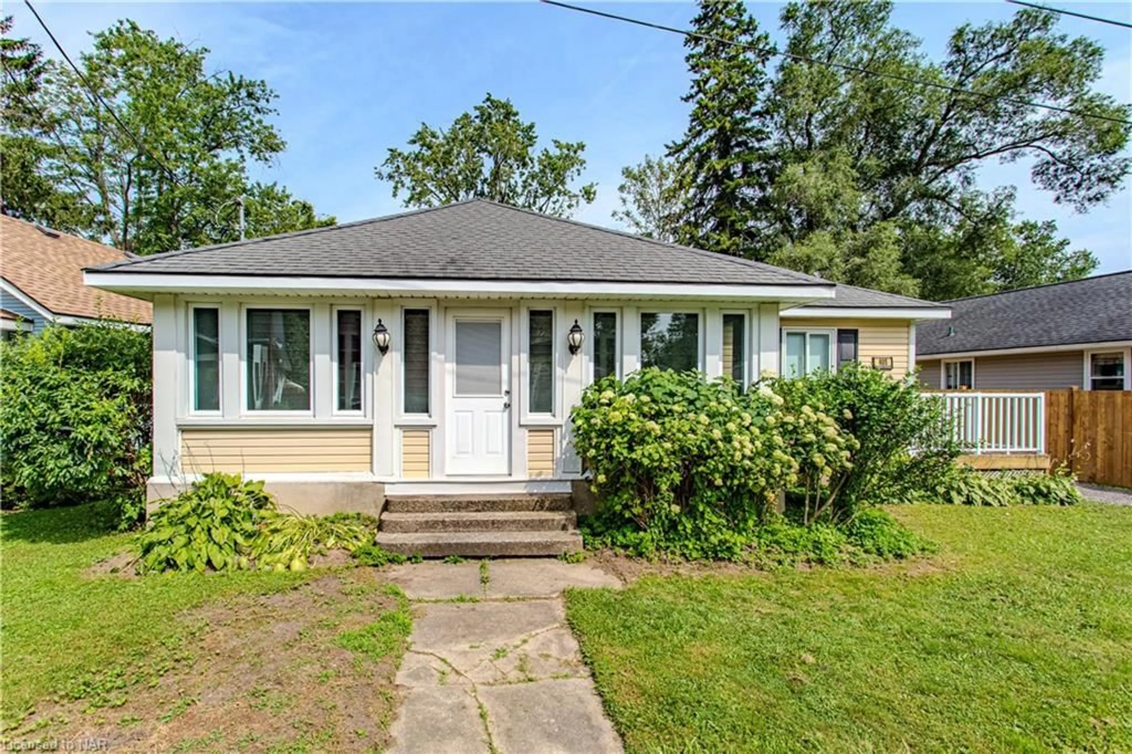 Frontside or backside of a home, cottage for 405 Cambridge Rd, Crystal Beach Ontario L0S 1B0