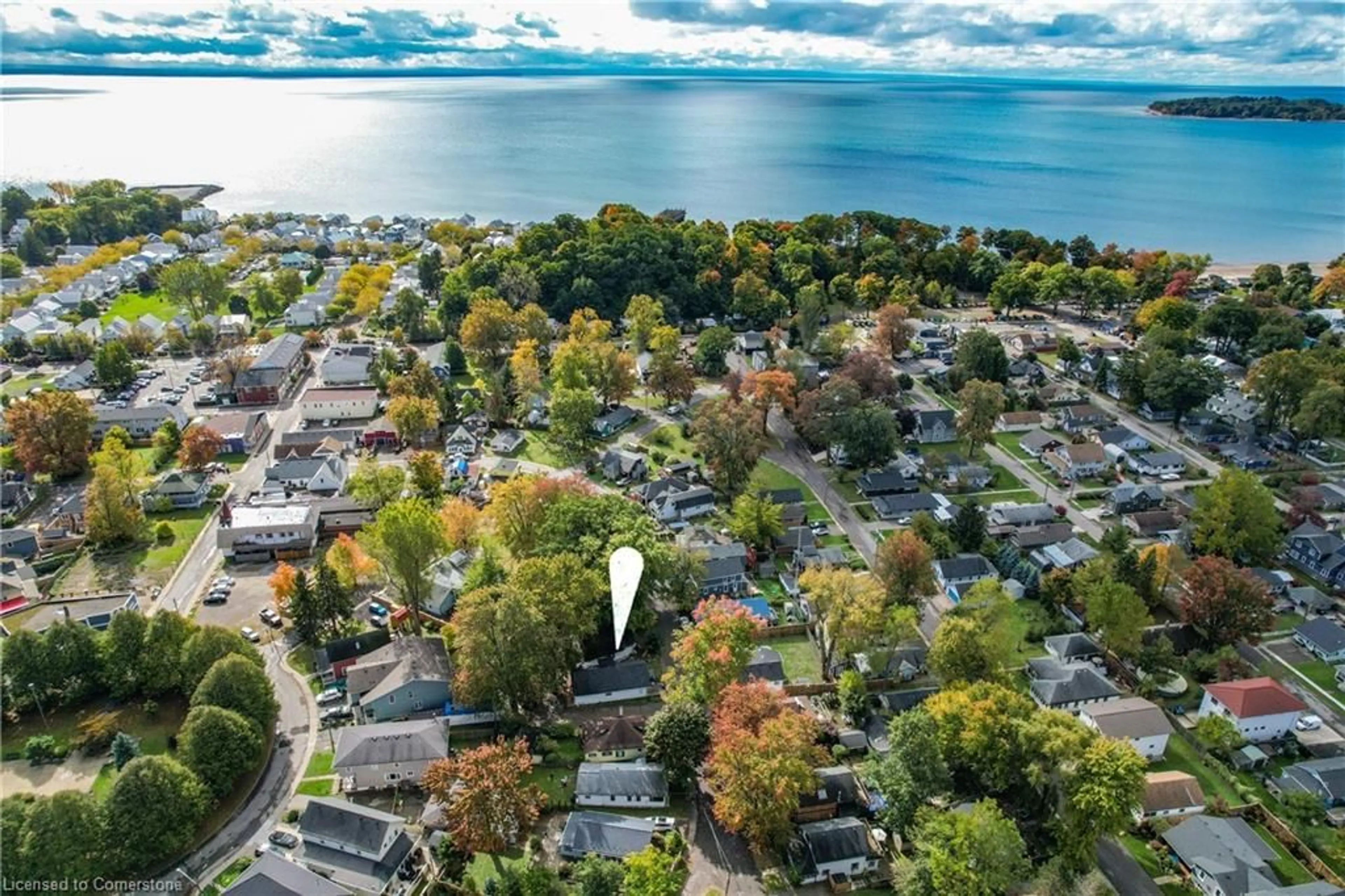 A pic from exterior of the house or condo, the street view for 231 Lincoln Rd, Crystal Beach Ontario L0S 1B0