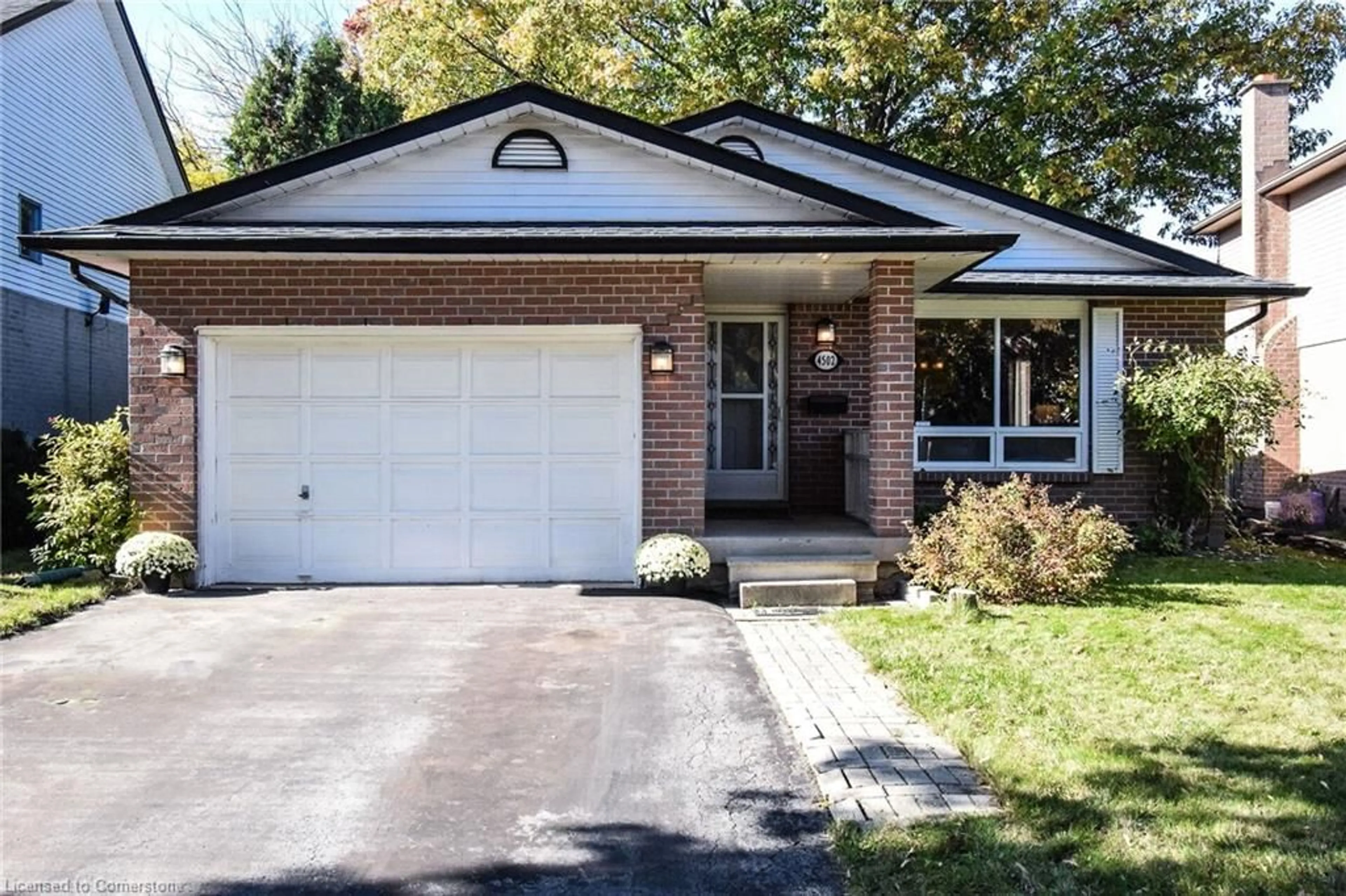 Home with brick exterior material for 4502 Cedarbrook Lane, Beamsville Ontario L3J 0B1