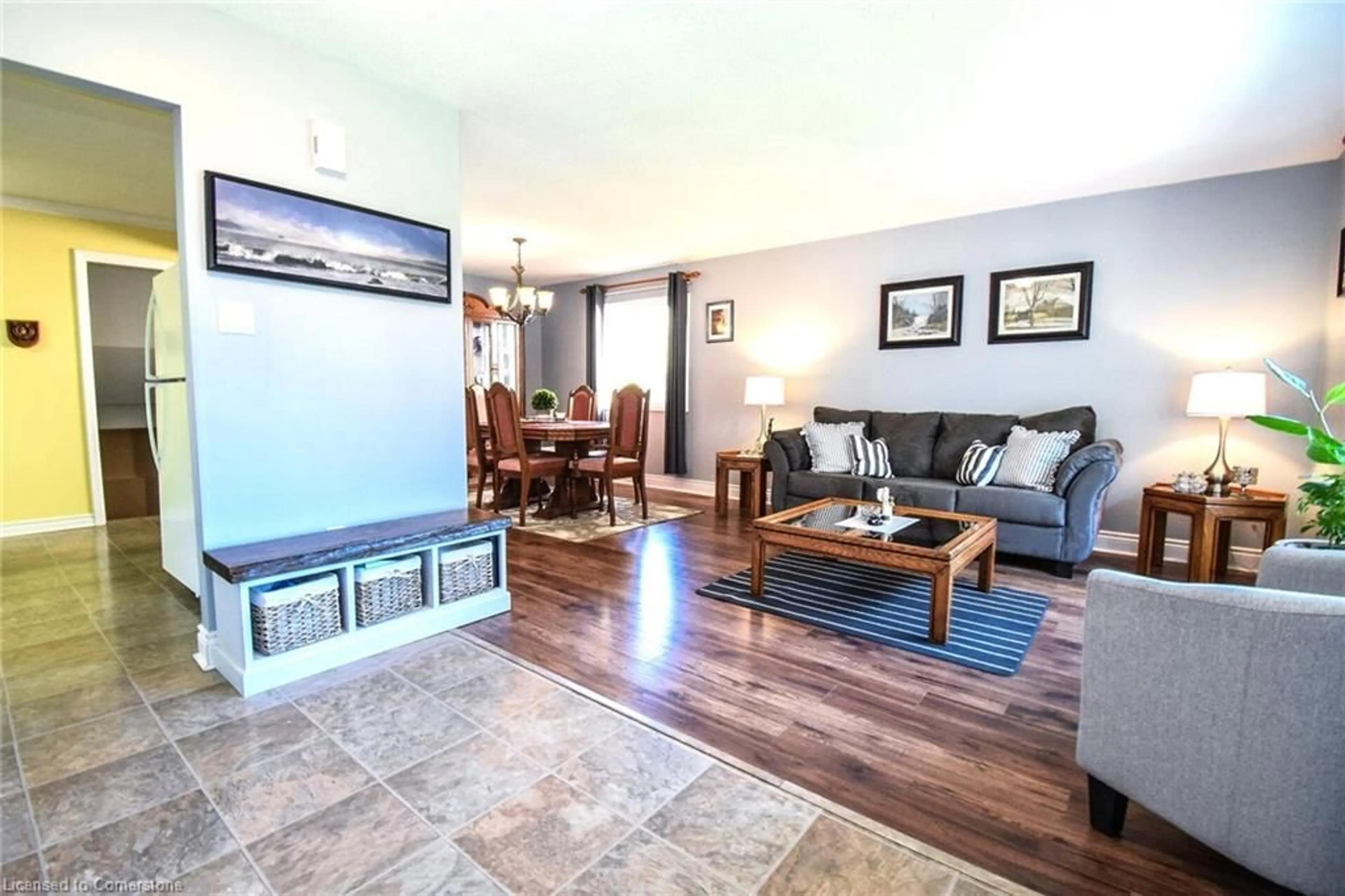 Living room, wood floors for 4502 Cedarbrook Lane, Beamsville Ontario L3J 0B1