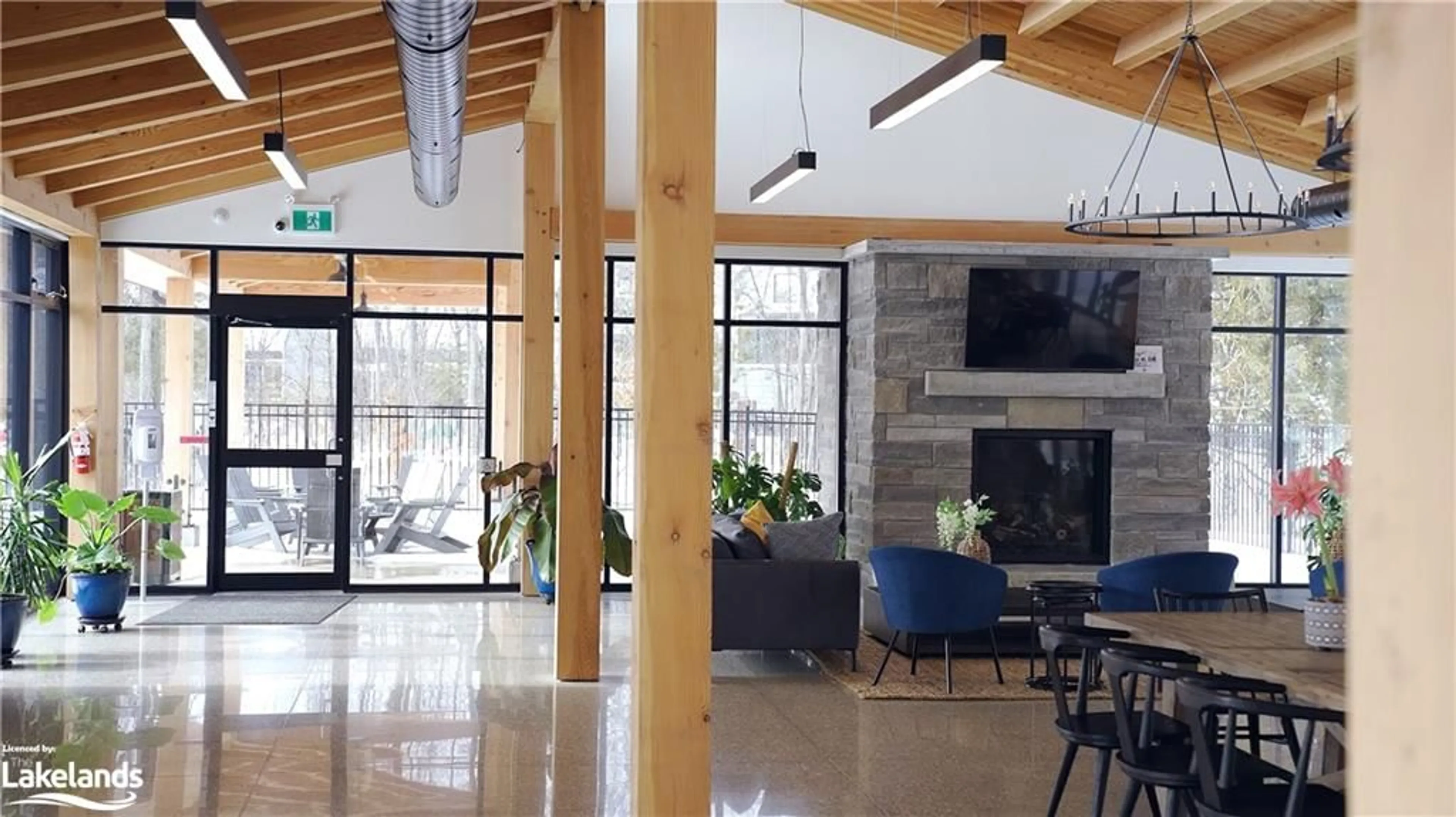 Indoor lobby, ceramic floors for 141 White Oak Cres, The Blue Mountains Ontario L9Y 0Z3