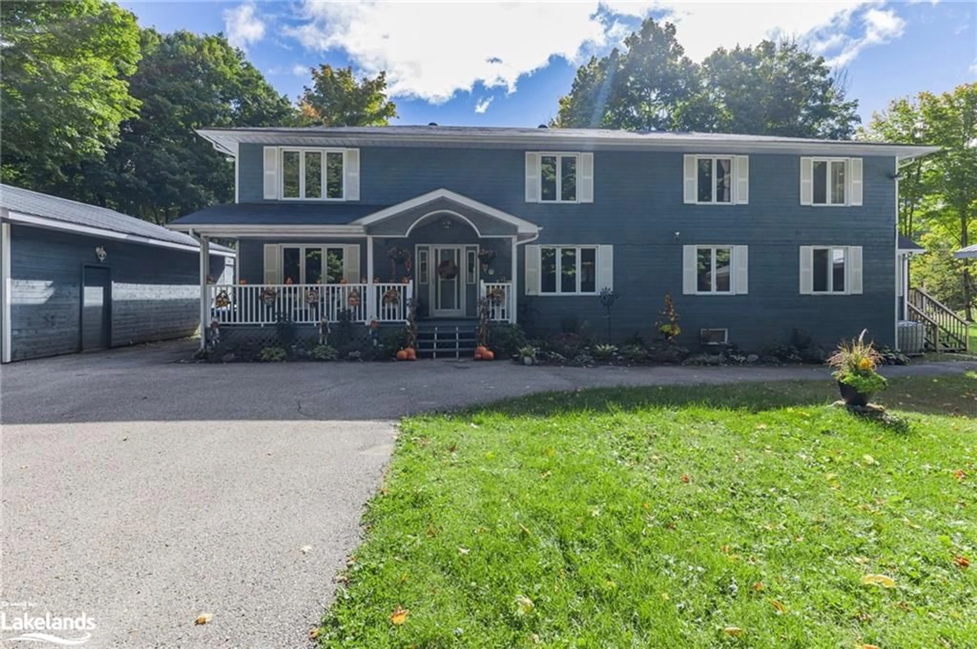 A pic from exterior of the house or condo, the front or back of building for 960 County Road 6, Tiny Ontario L9M 2H7